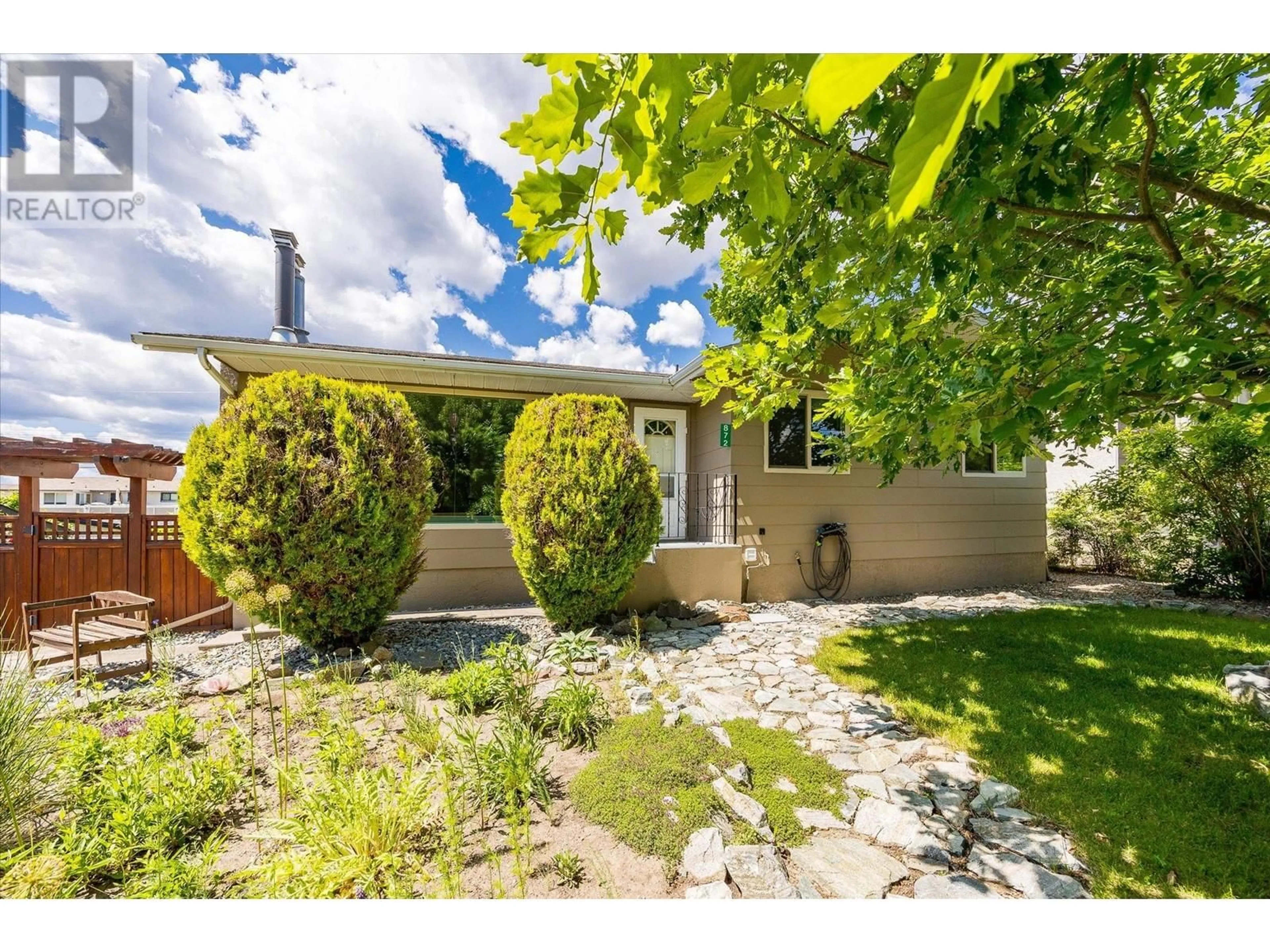 A pic from outside/outdoor area/front of a property/back of a property/a pic from drone, street for 872 LIBAN COURT, Kelowna British Columbia V1Y8B5