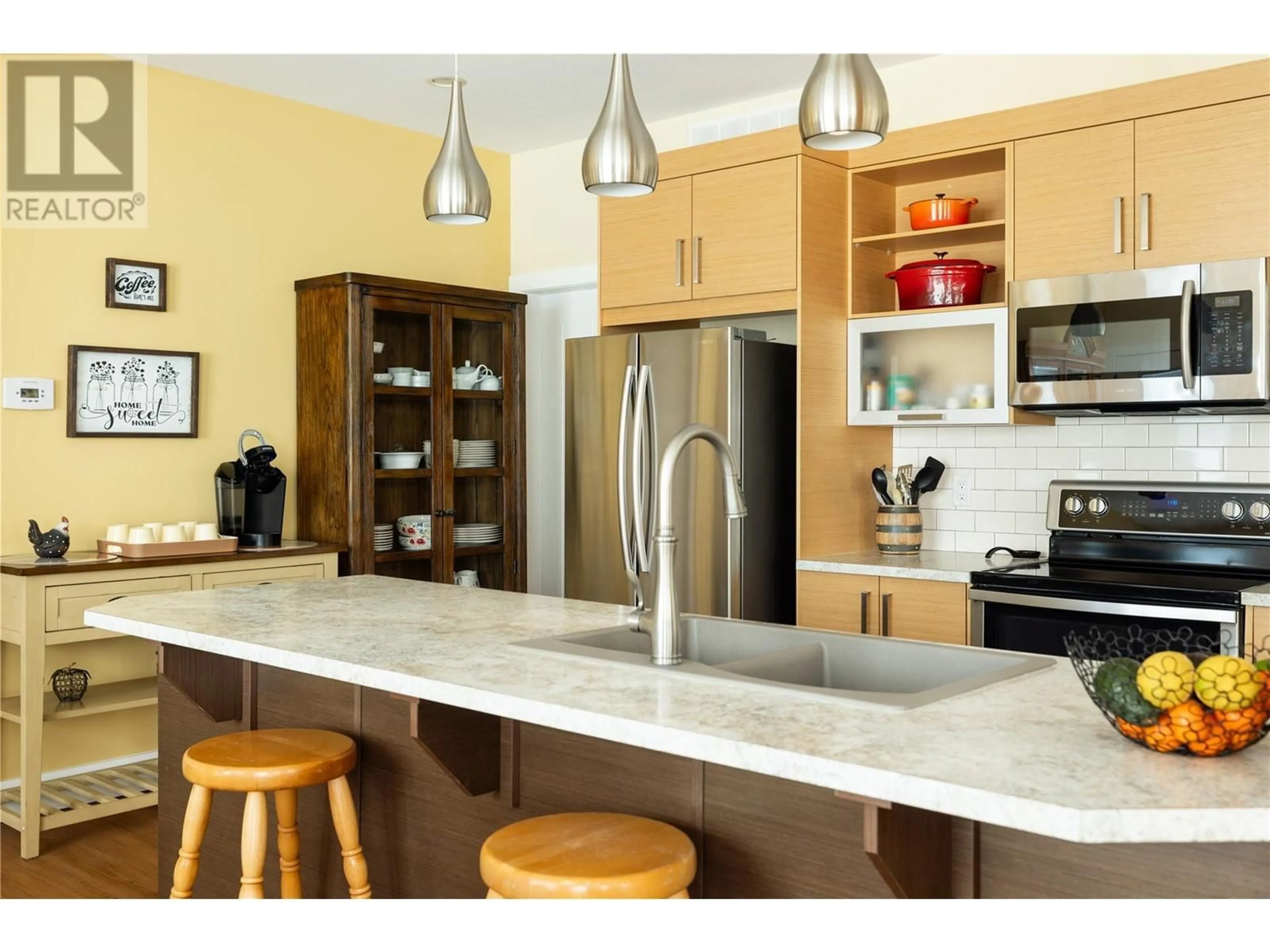 Contemporary kitchen, unknown for 98 RANCHLAND PLACE, Coldstream British Columbia V1B4C9