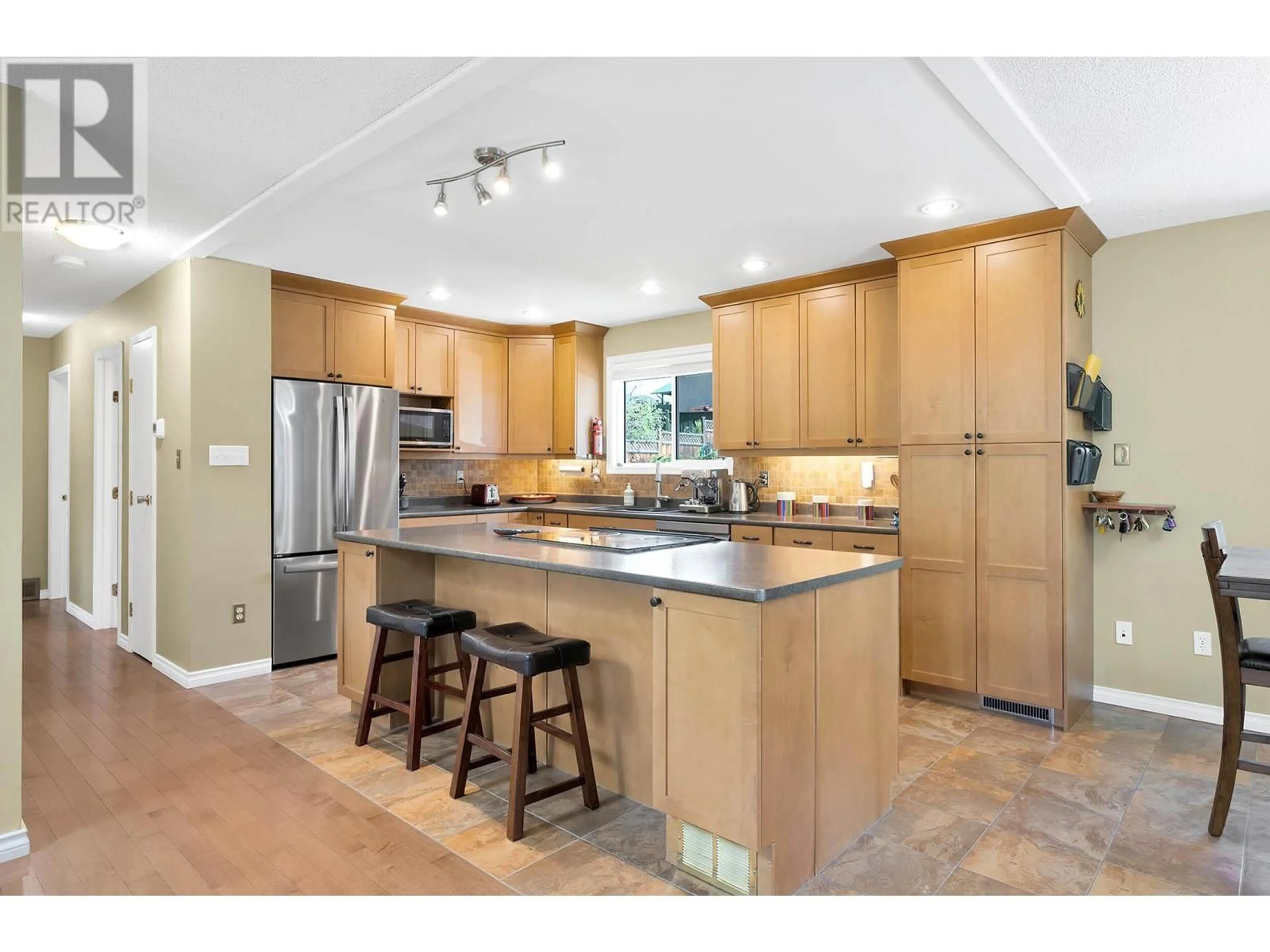 Open concept kitchen, unknown for 1206 HIGHRIDGE DRIVE, Kamloops British Columbia V2C5G6