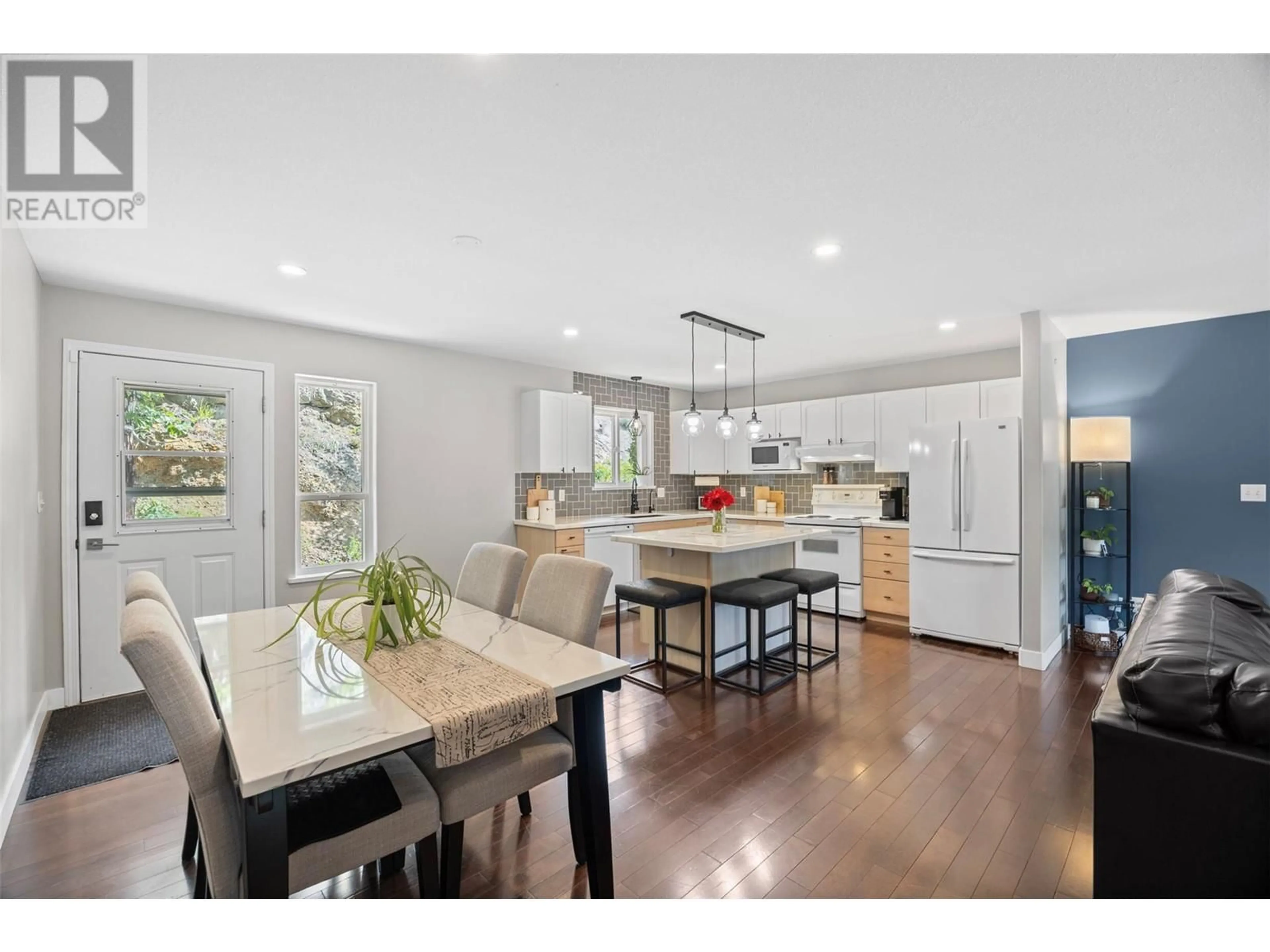 Open concept kitchen, unknown for 1368 SUNSHINE COURT, Kamloops British Columbia V2E2P9