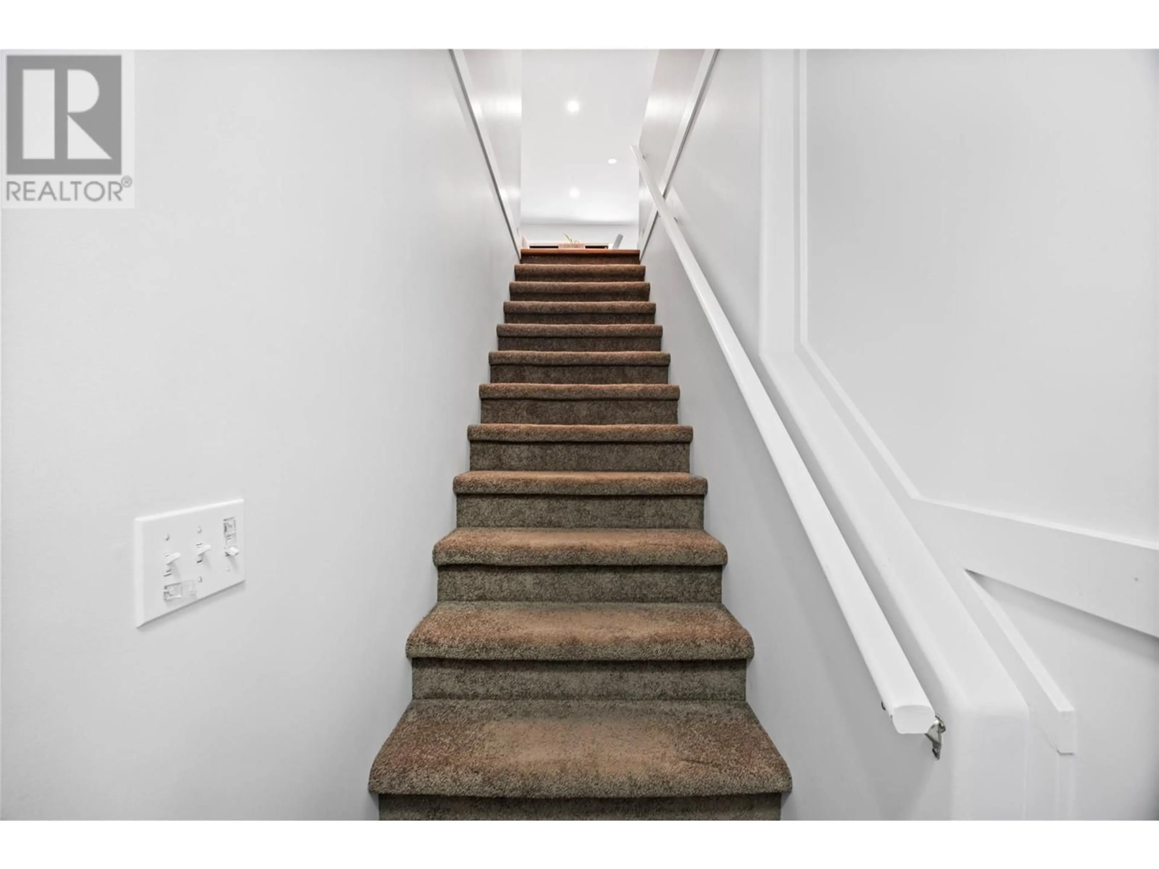 Stairs for 1368 SUNSHINE COURT, Kamloops British Columbia V2E2P9