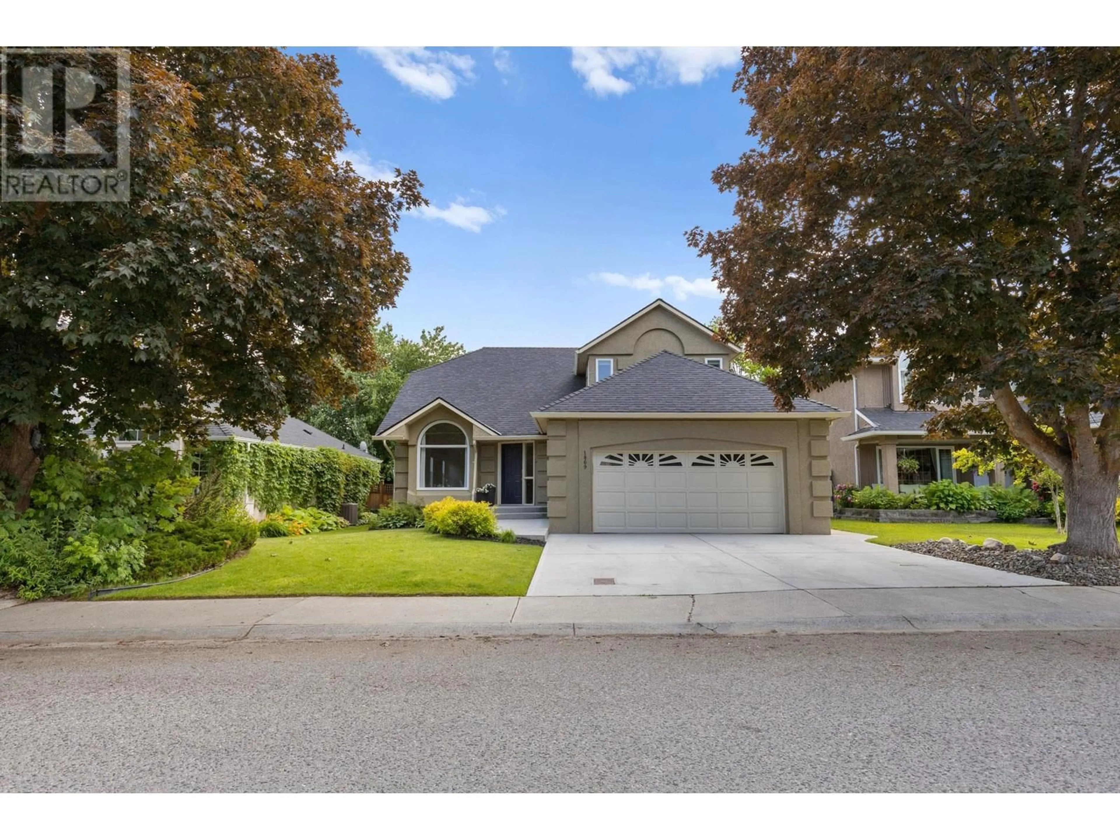 Home with vinyl exterior material, street for 1869 PORTHILL DRIVE, Kelowna British Columbia V1V1R9