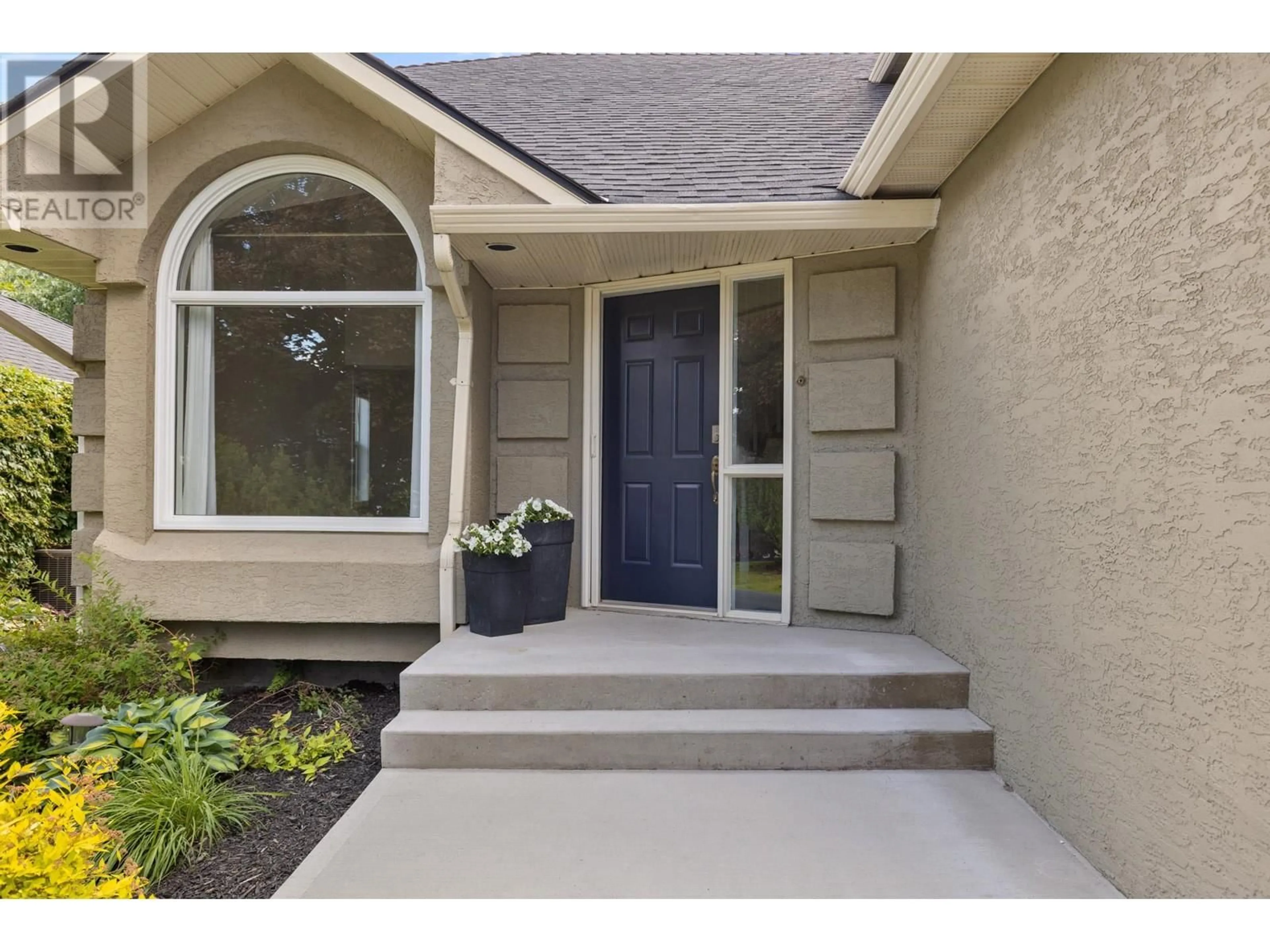 Indoor entryway for 1869 PORTHILL DRIVE, Kelowna British Columbia V1V1R9