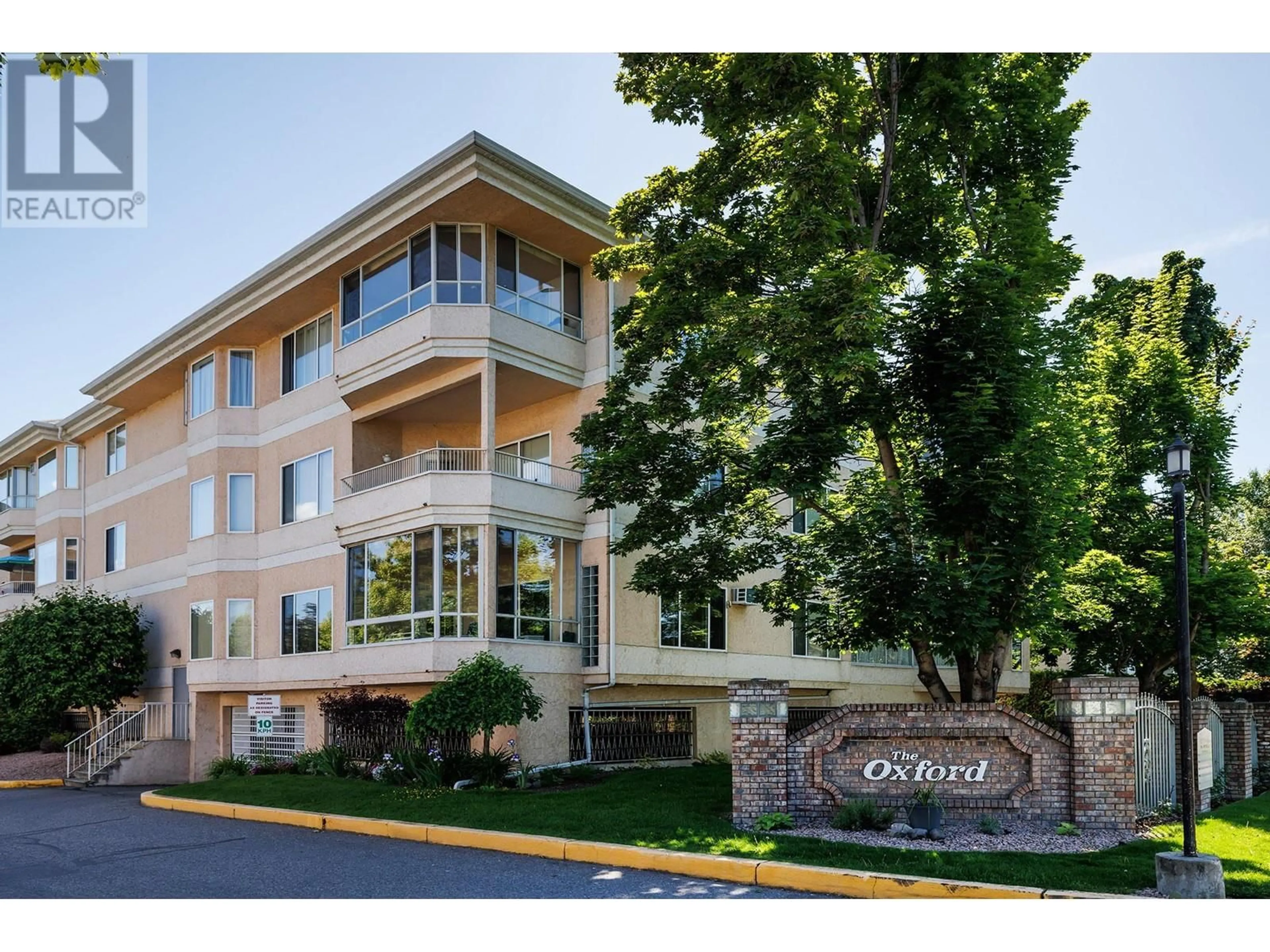 Indoor foyer for 214 - 985 KLO ROAD, Kelowna British Columbia V1Y9L2