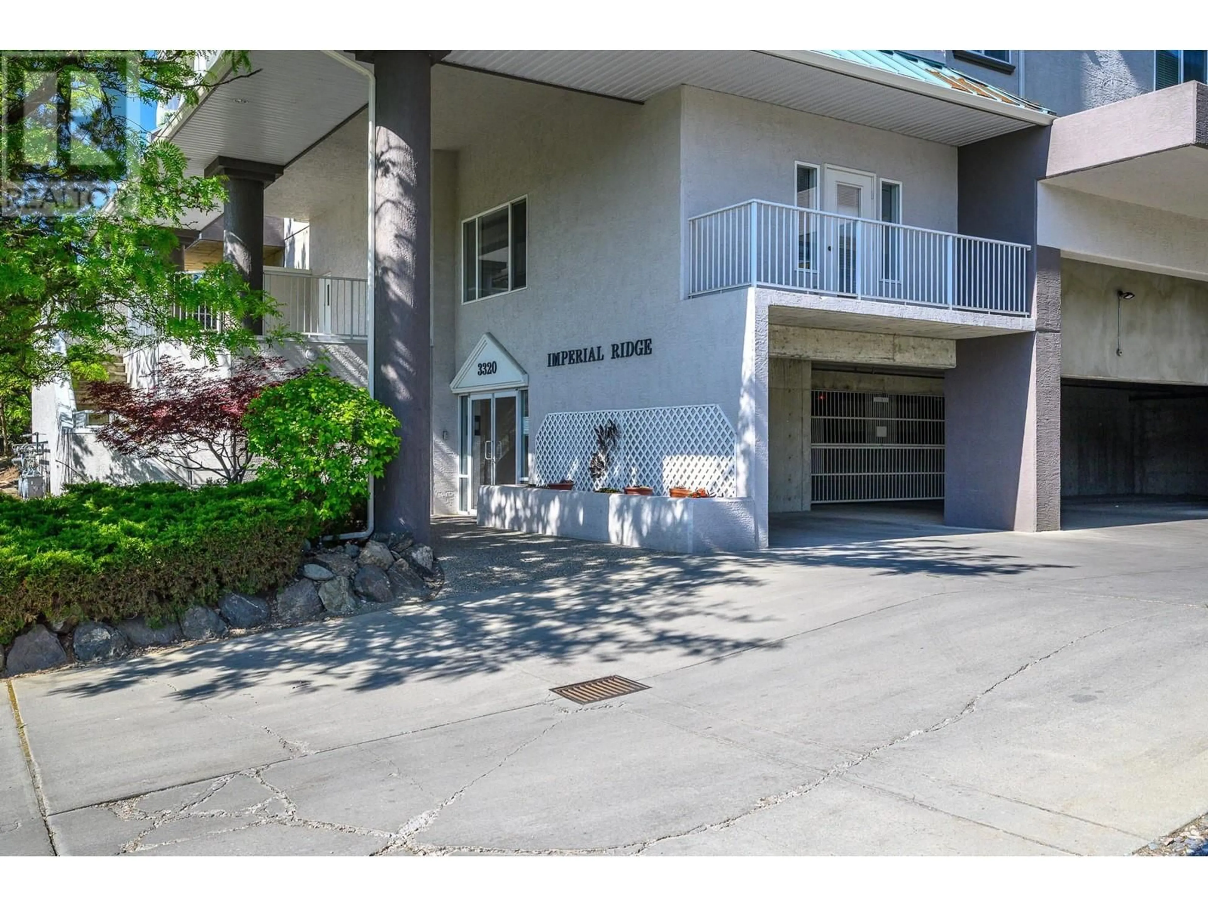 Indoor foyer for 408 - 3320 CENTENNIAL DRIVE, Vernon British Columbia V1T9M4