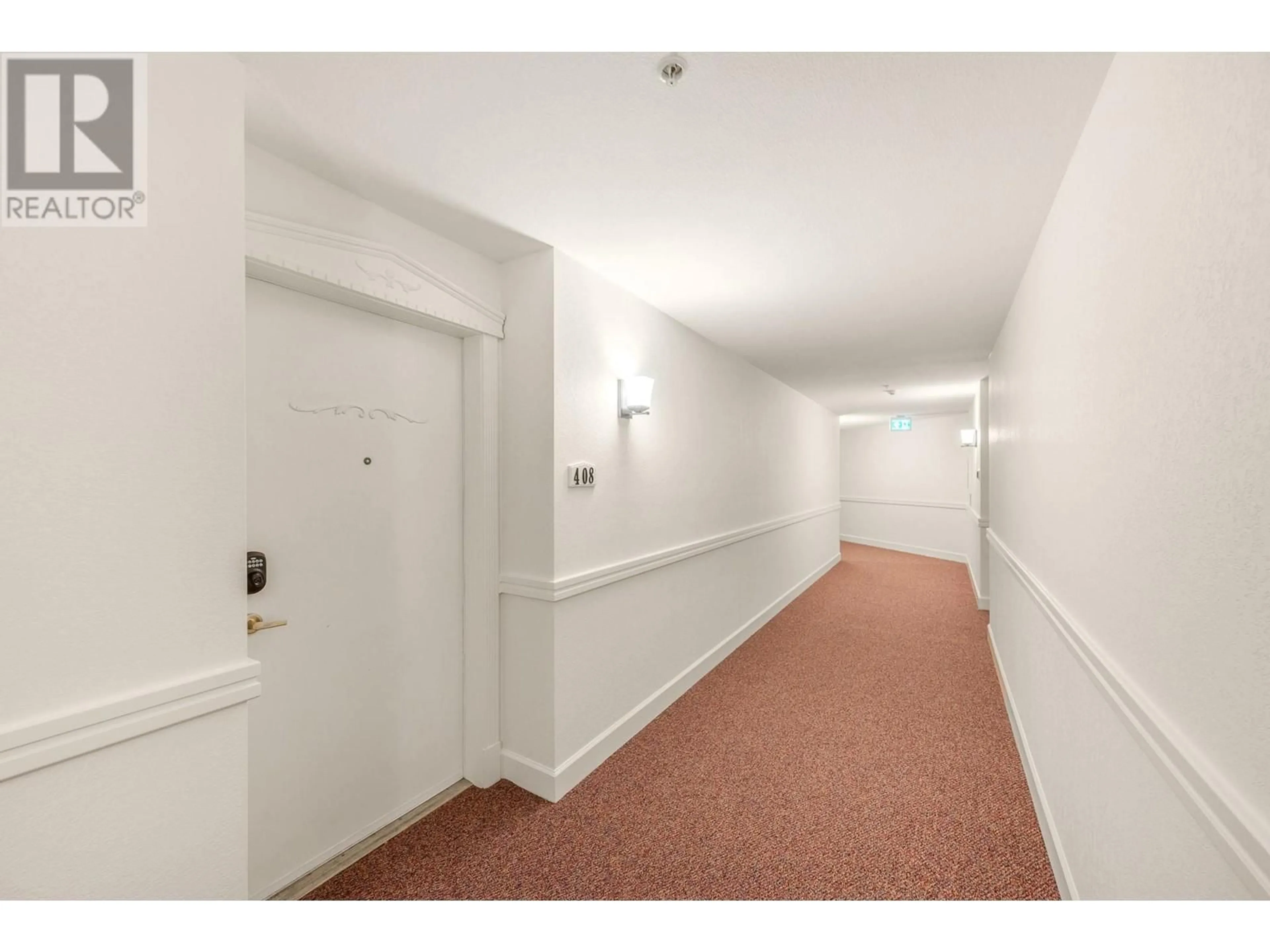 Indoor foyer for 408 - 3320 CENTENNIAL DRIVE, Vernon British Columbia V1T9M4