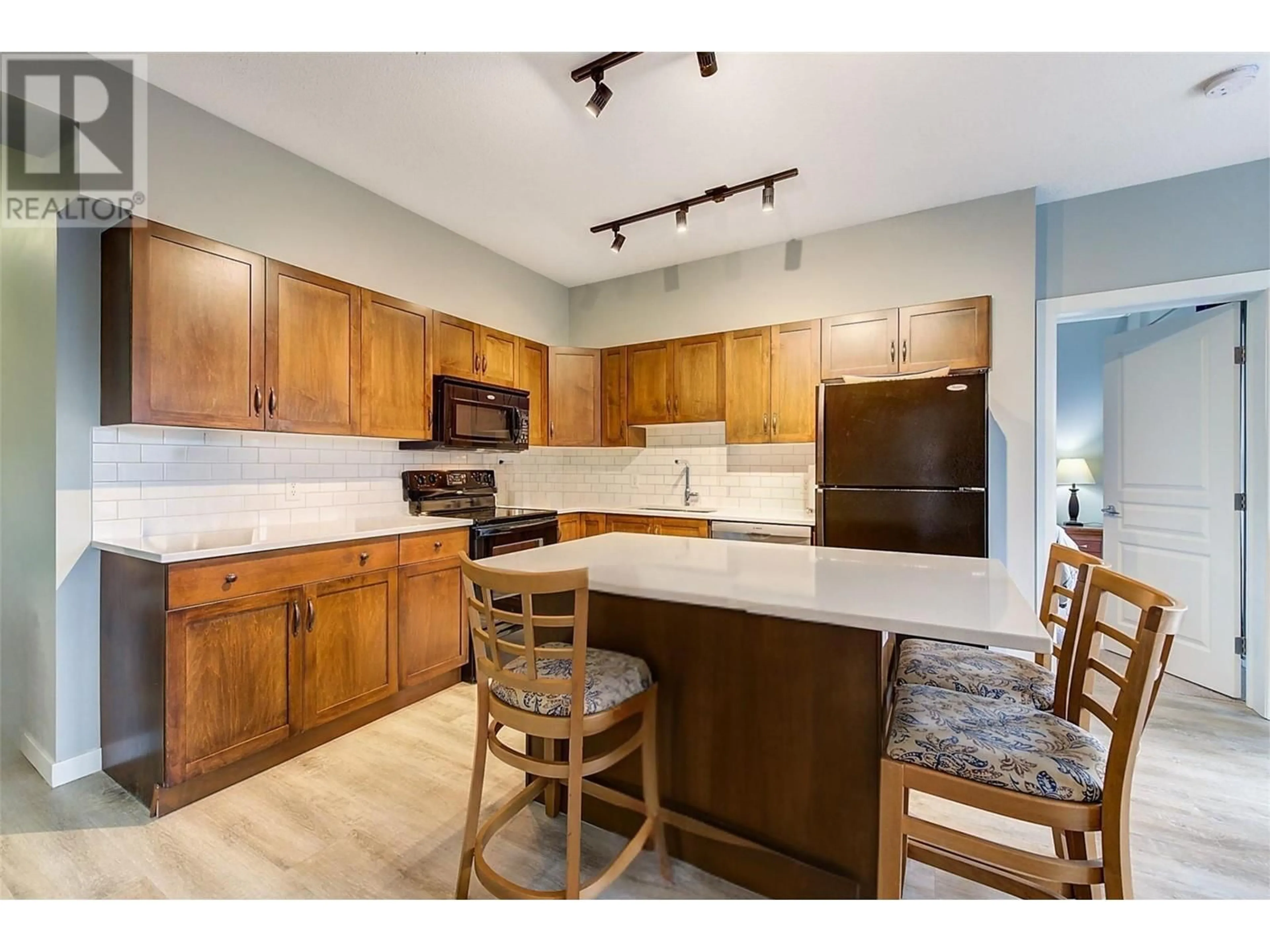 Open concept kitchen, ceramic/tile floor for 359 - 654 COOK ROAD, Kelowna British Columbia V1W3G7