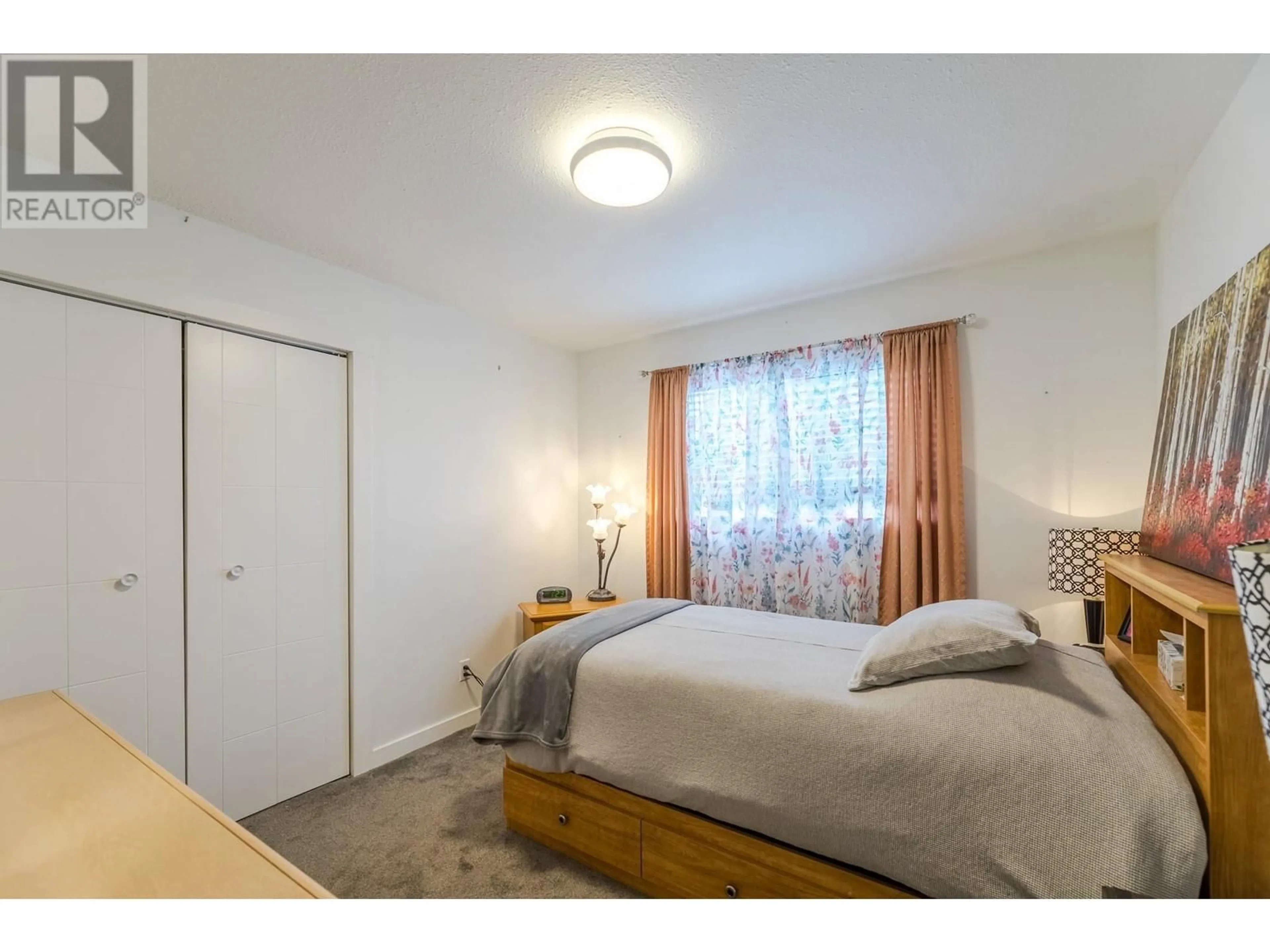 Bedroom with bed, unknown for 2357 CORNWALL DRIVE, Penticton British Columbia V2A7T1