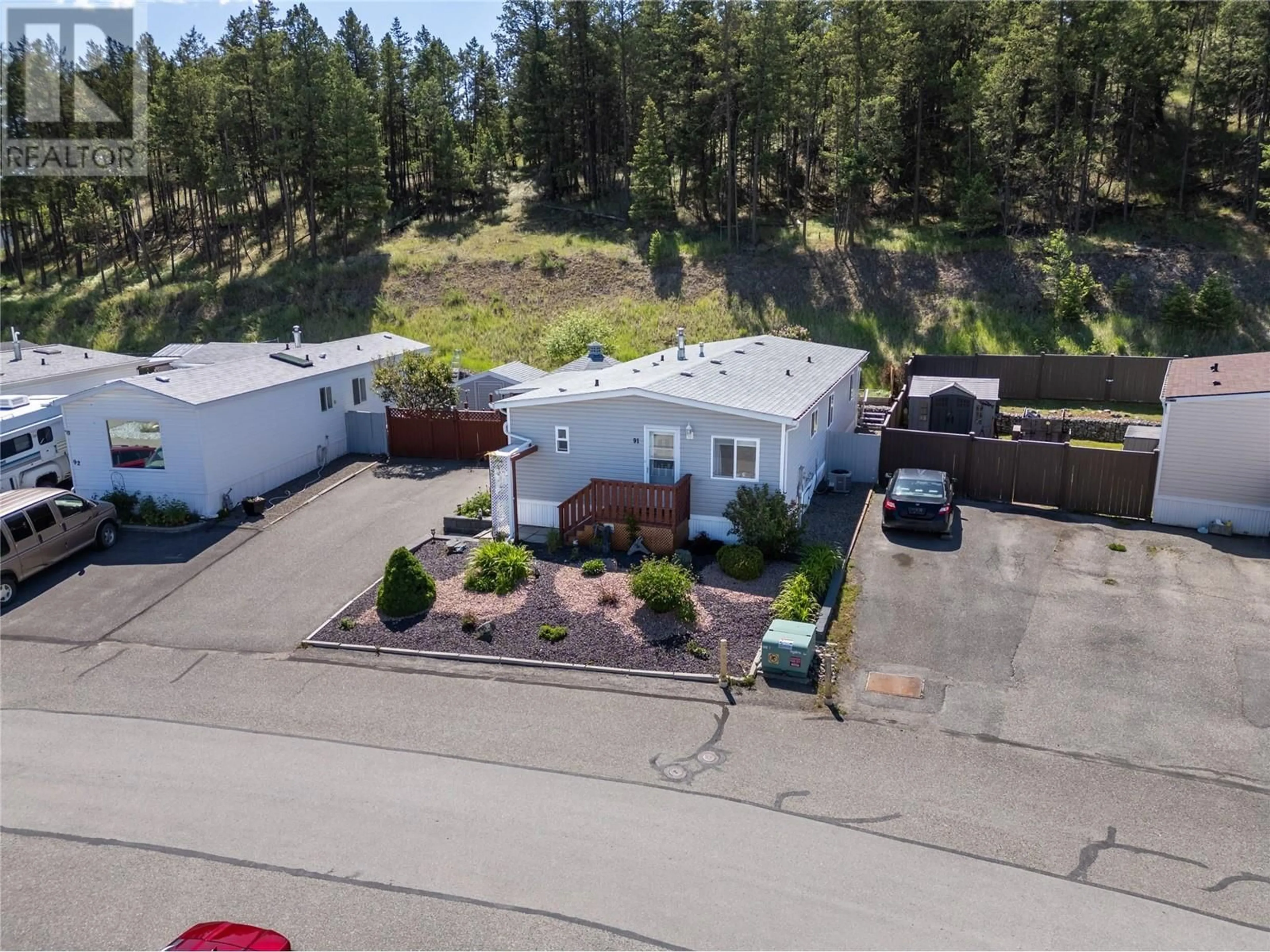 A pic from outside/outdoor area/front of a property/back of a property/a pic from drone, street for 91 - 1555 HOWE ROAD, Kamloops British Columbia V1S1Y4