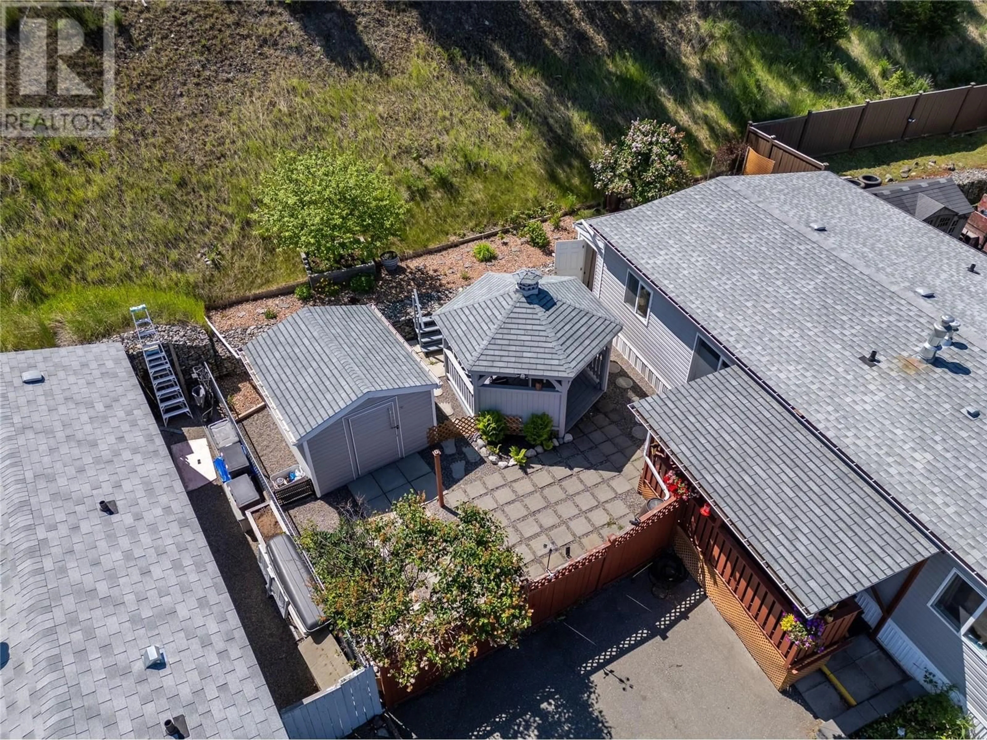 A pic from outside/outdoor area/front of a property/back of a property/a pic from drone, unknown for 91 - 1555 HOWE ROAD, Kamloops British Columbia V1S1Y4