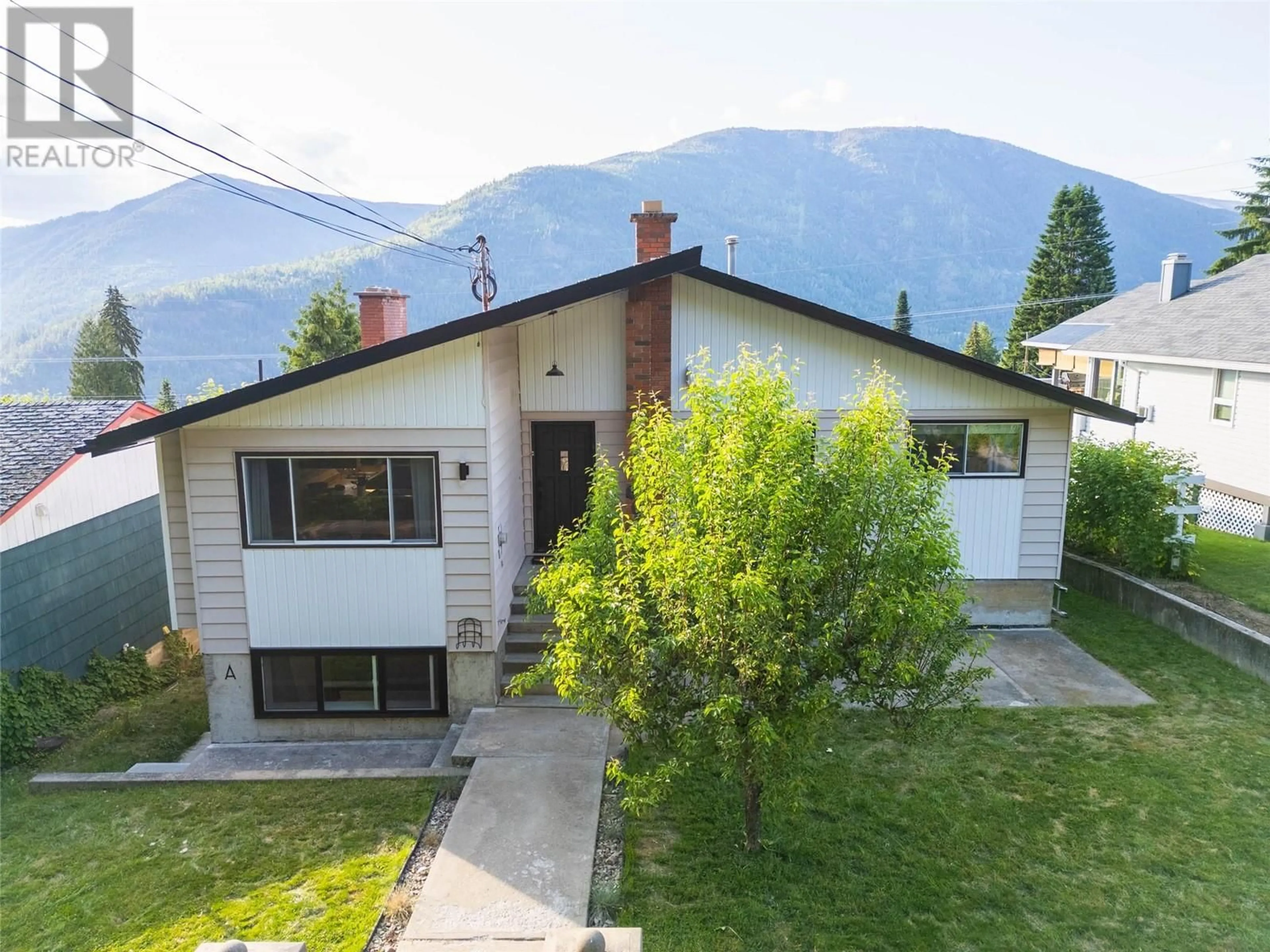 A pic from outside/outdoor area/front of a property/back of a property/a pic from drone, mountain view for 605 RICHARDS STREET, Nelson British Columbia V1L5J7