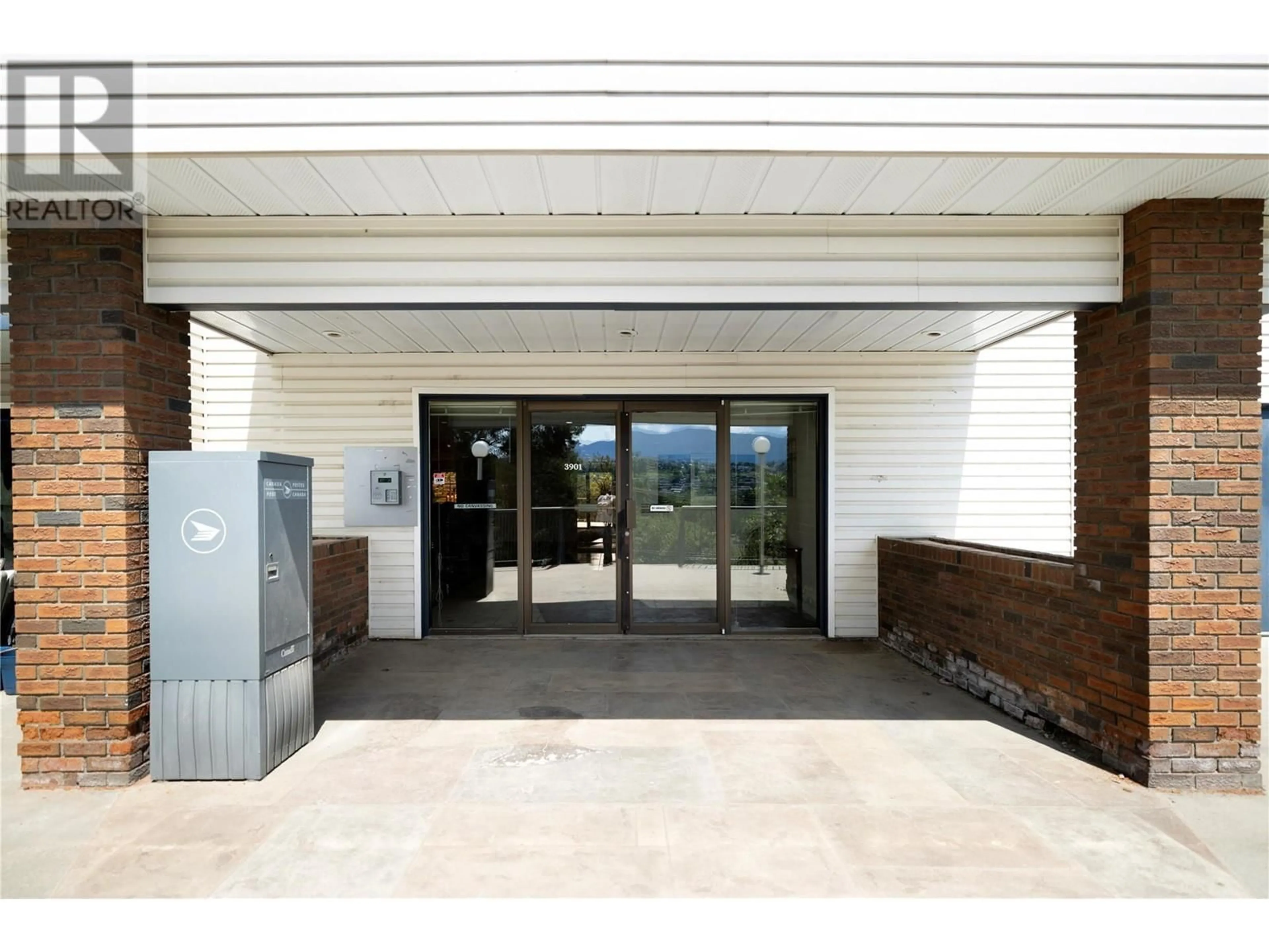 Indoor foyer for 516 - 3901 32 AVENUE, Vernon British Columbia V1T8M3