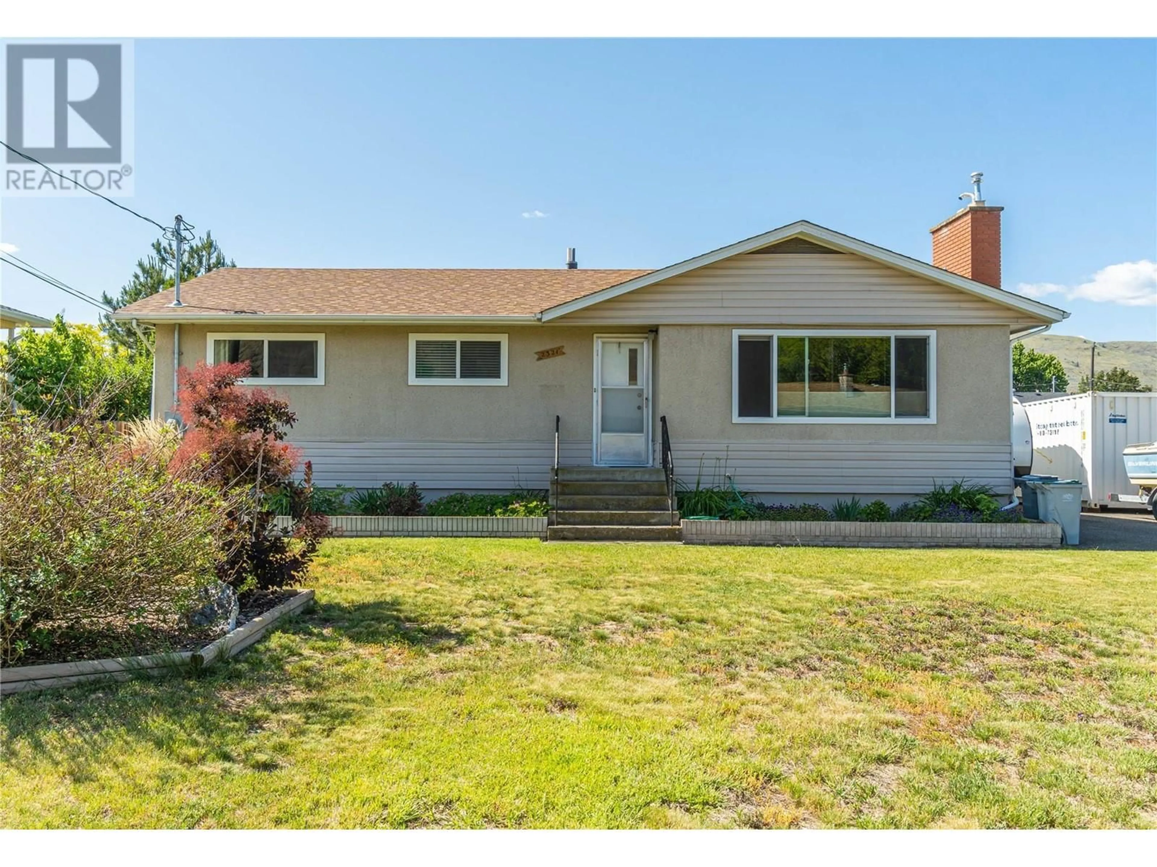 Home with vinyl exterior material, street for 2321 YOUNG AVENUE, Kamloops British Columbia V2B4M7
