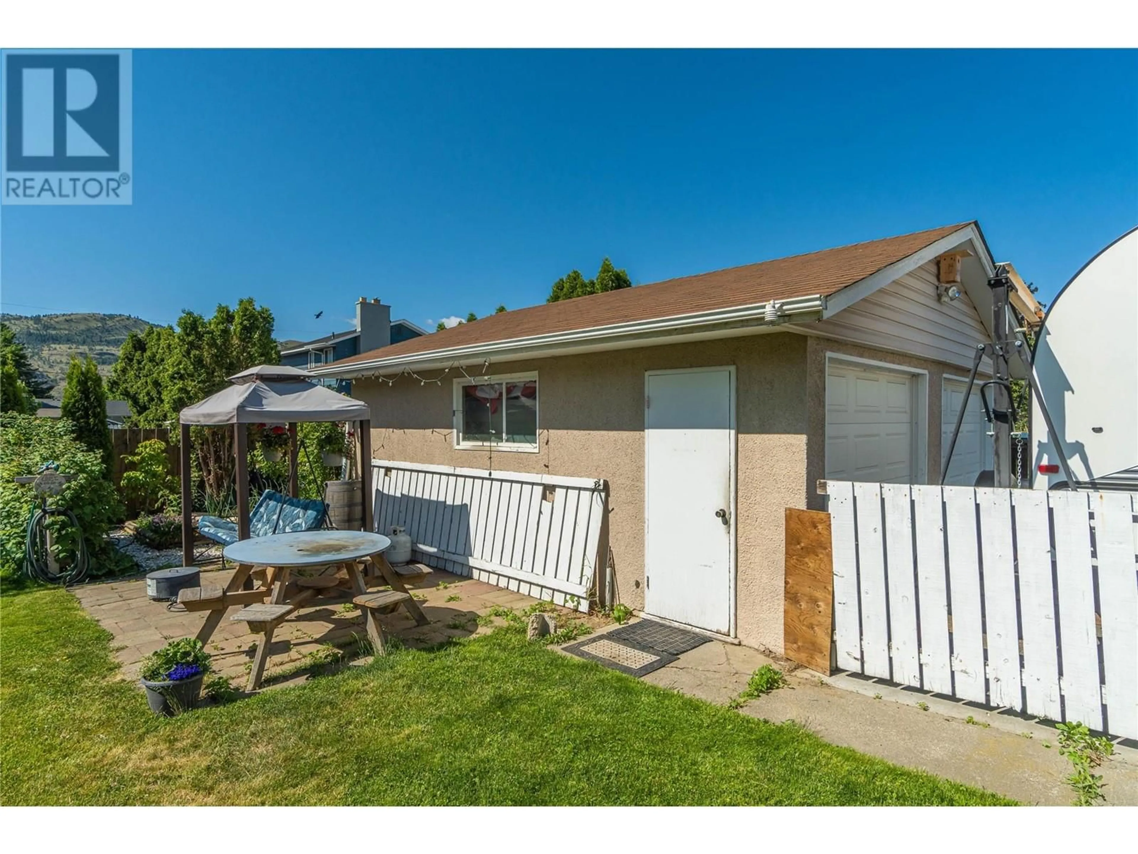Patio, unknown for 2321 YOUNG AVENUE, Kamloops British Columbia V2B4M7