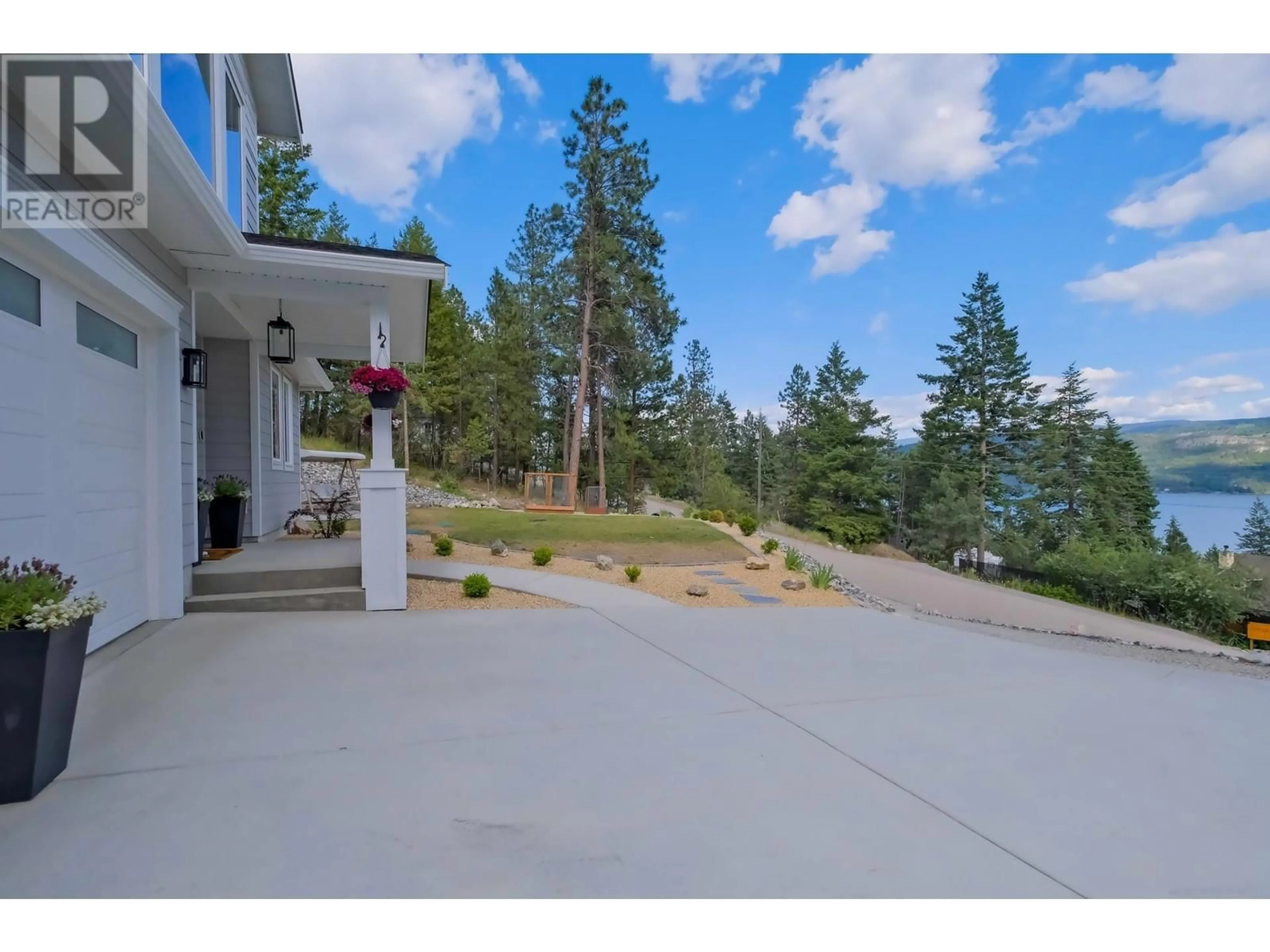 Patio, water/lake/river/ocean view for 10290 COLUMBIA WAY, Vernon British Columbia V1H2B6