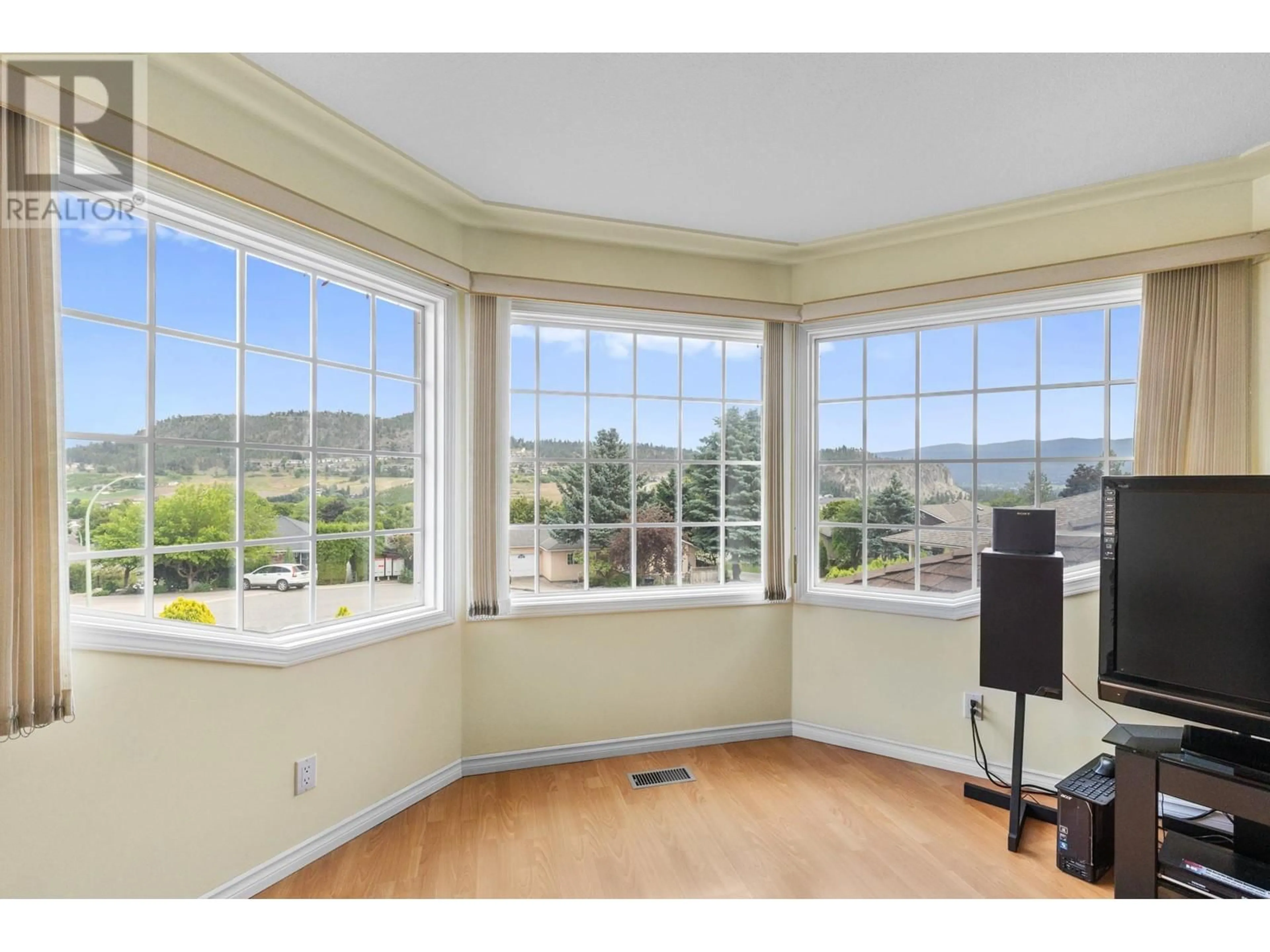 A pic of a room for 1786 SPRUCEDALE COURT, Kelowna British Columbia V1V1P3