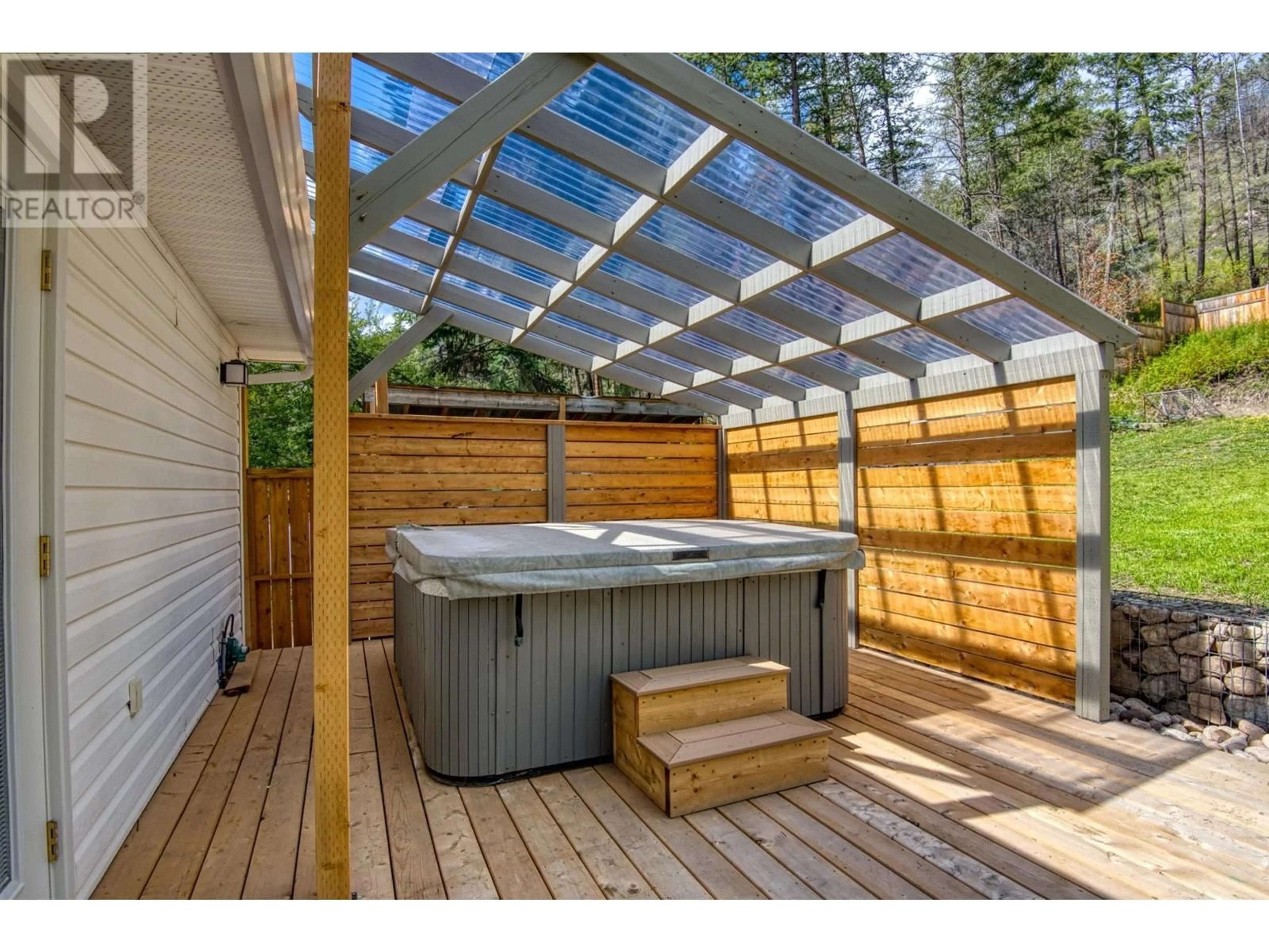 Contemporary bathroom, wood/laminate floor for 9532 HOUGHTON ROAD, Vernon British Columbia V1T2C9