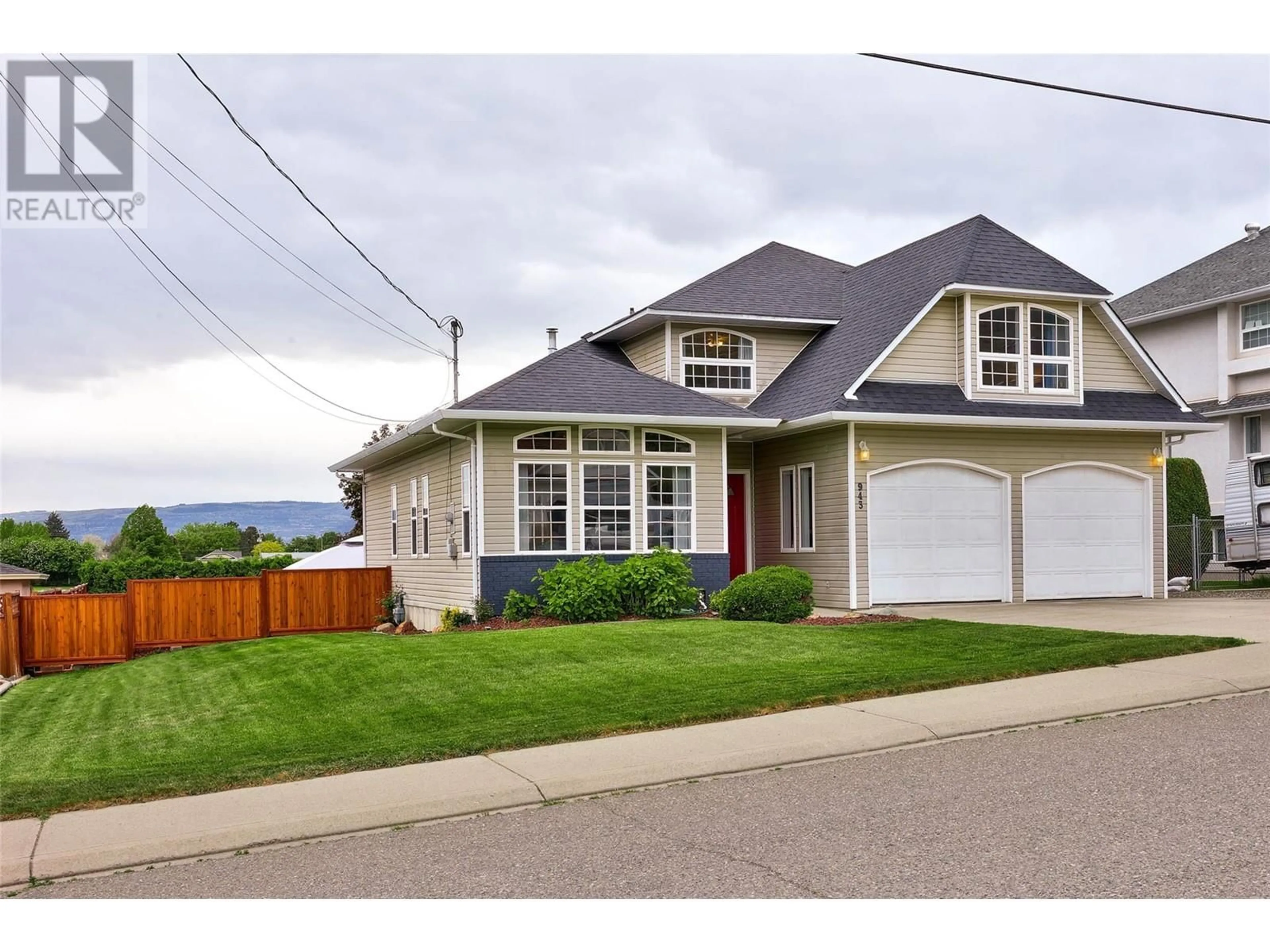 Home with vinyl exterior material, street for 943 BEBEK ROAD, Kamloops British Columbia V2B6P9