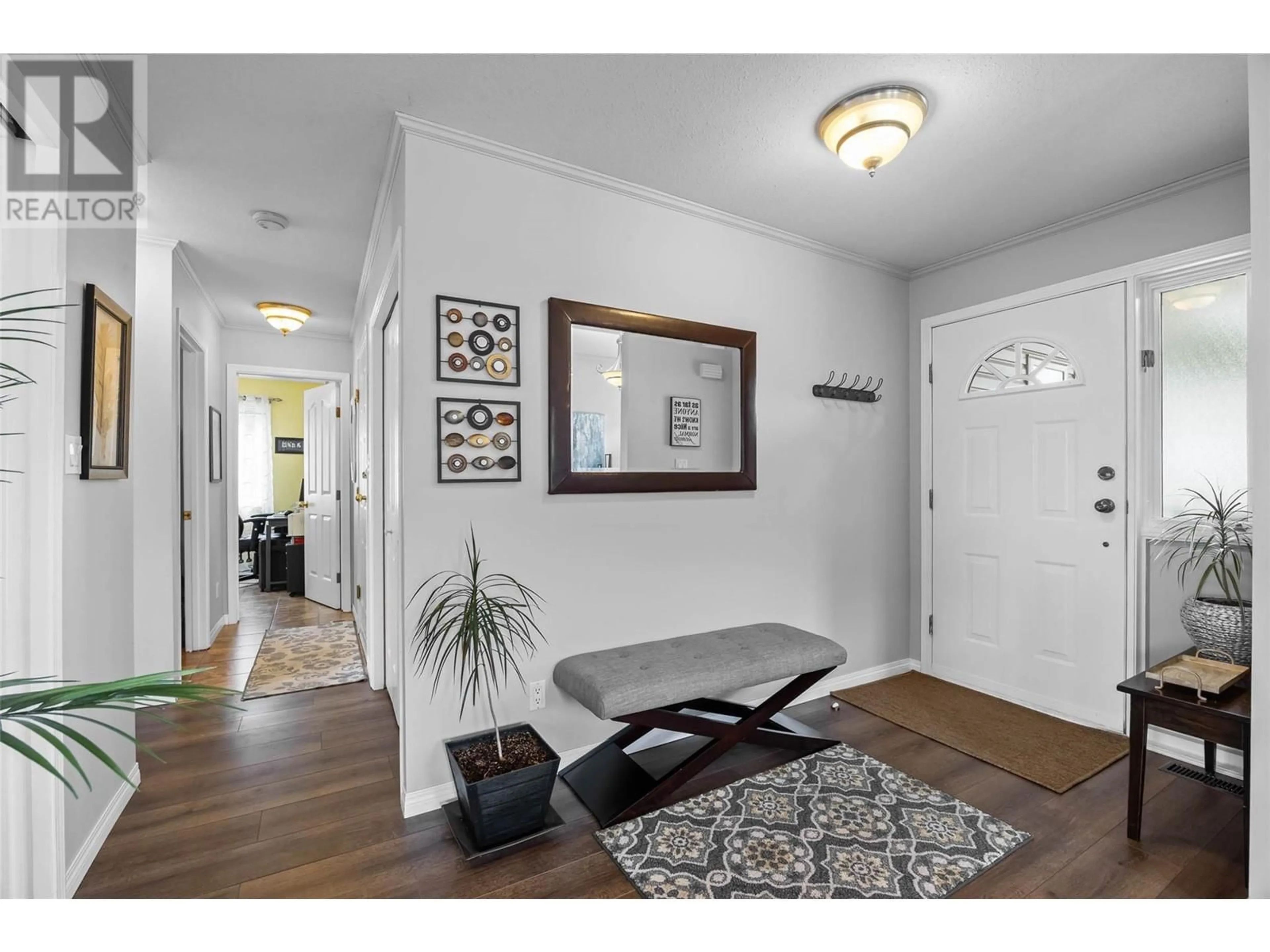Indoor entryway for 943 BEBEK ROAD, Kamloops British Columbia V2B6P9