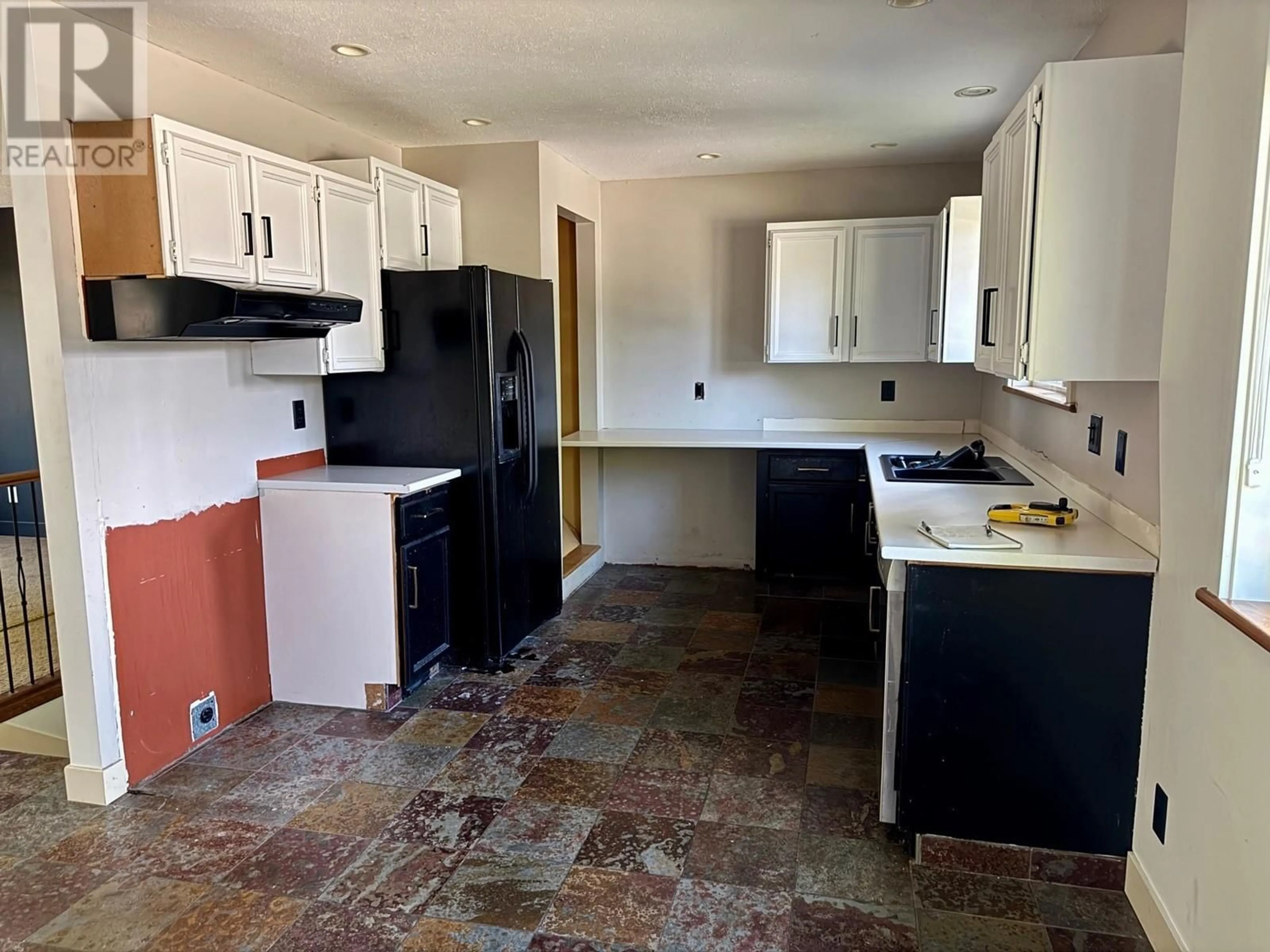 Standard kitchen, ceramic/tile floor for 3353 GREENWOOD COURT, Kelowna British Columbia V1W4E4