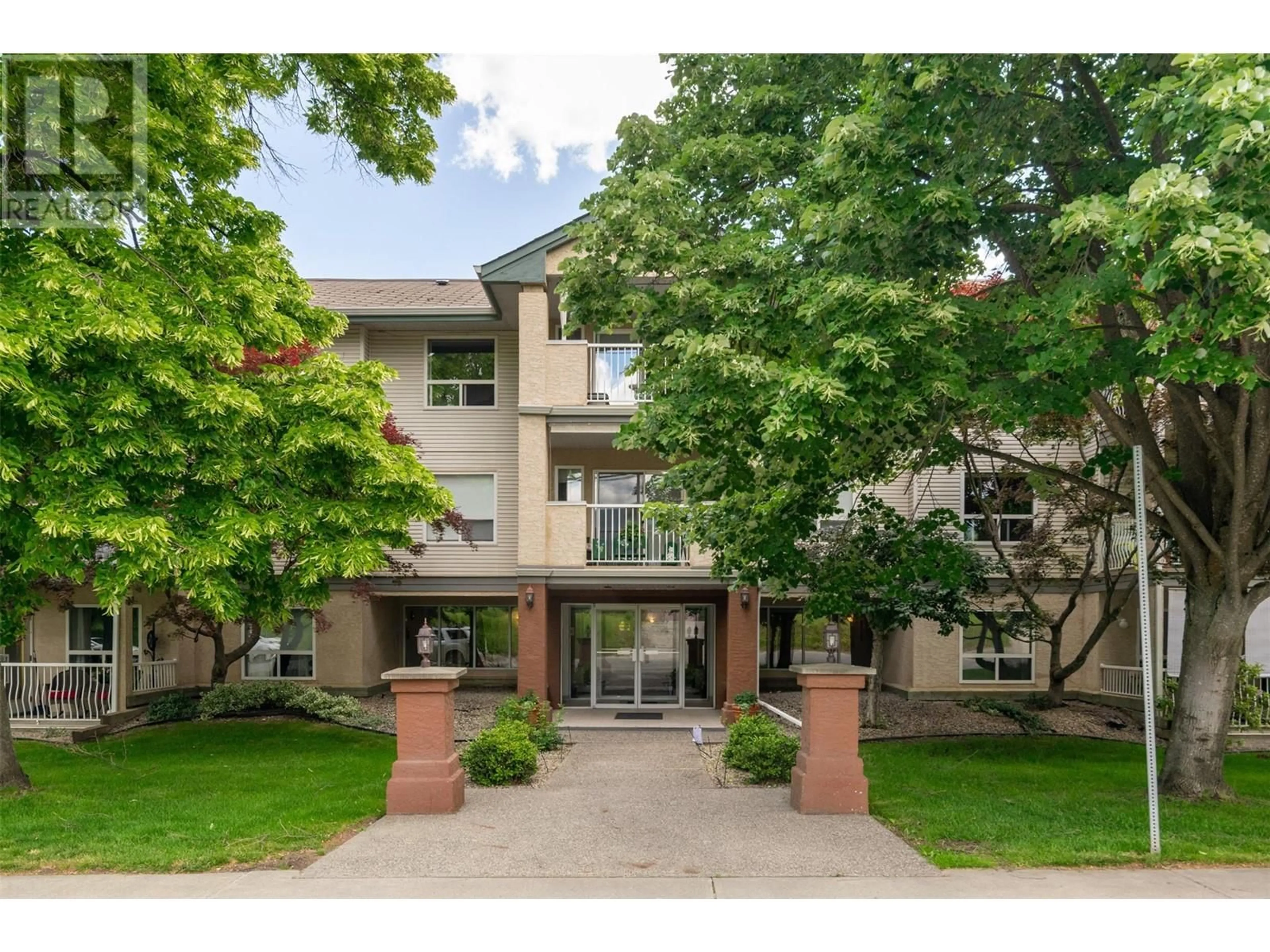 Indoor foyer for 106 - 250 5 STREET SOUTHEAST, Salmon Arm British Columbia V1E1J9
