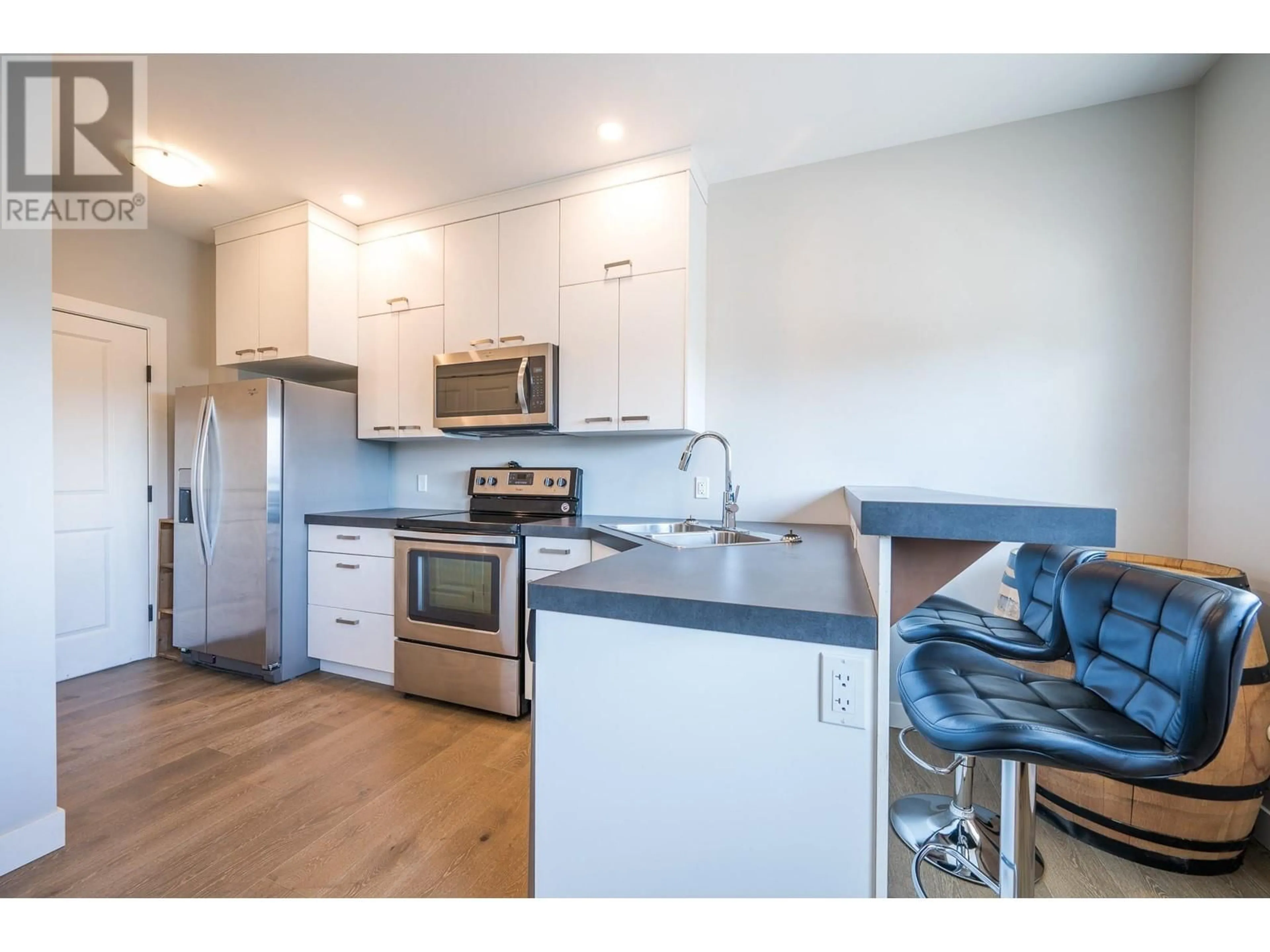 Open concept kitchen, wood/laminate floor for 521 - 5170 DALLAS DRIVE, Kamloops British Columbia V2C0C7