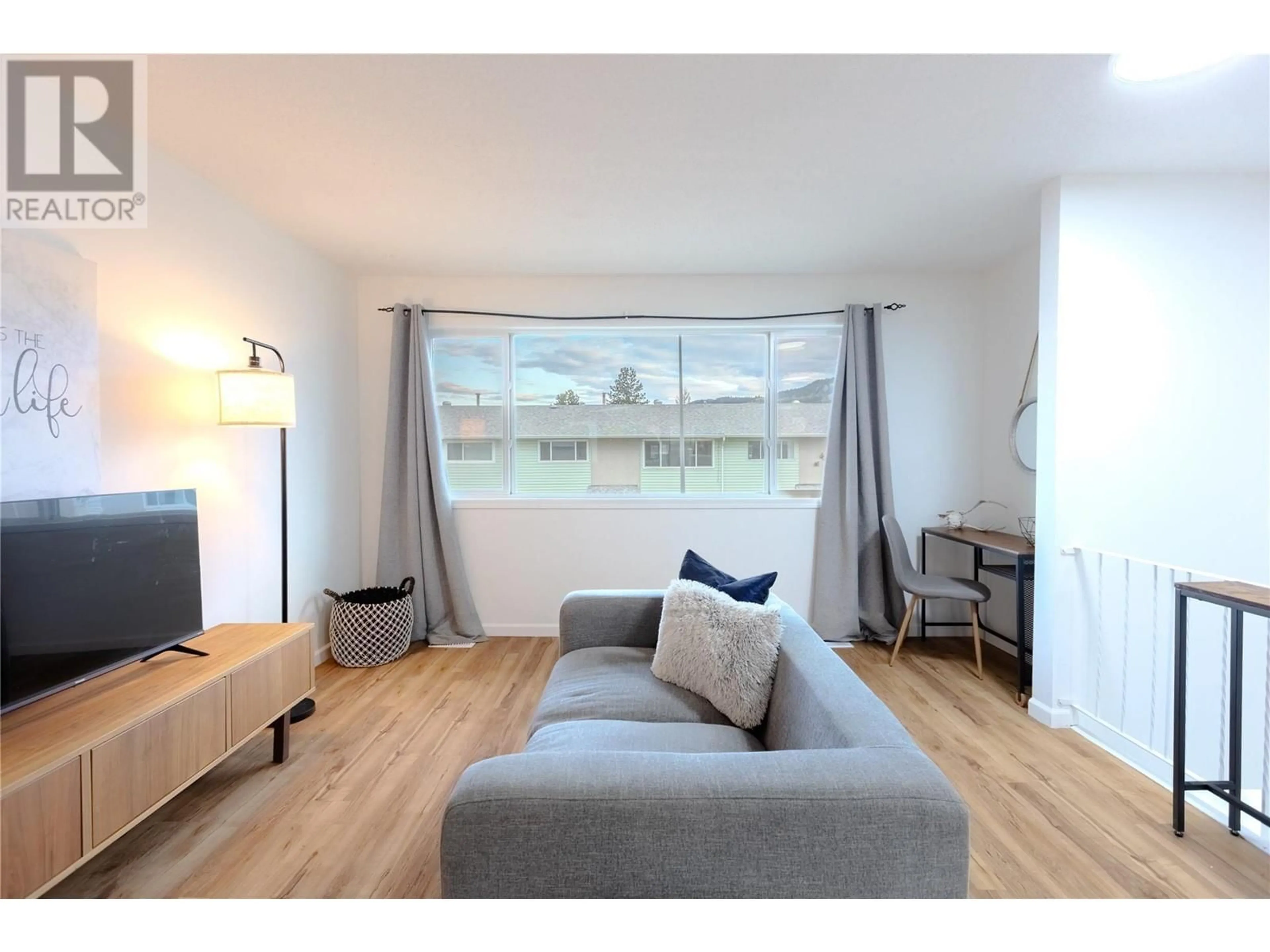 Living room with furniture, wood/laminate floor for 38 - 800 VALHALLA DRIVE, Kamloops British Columbia V2B1S8