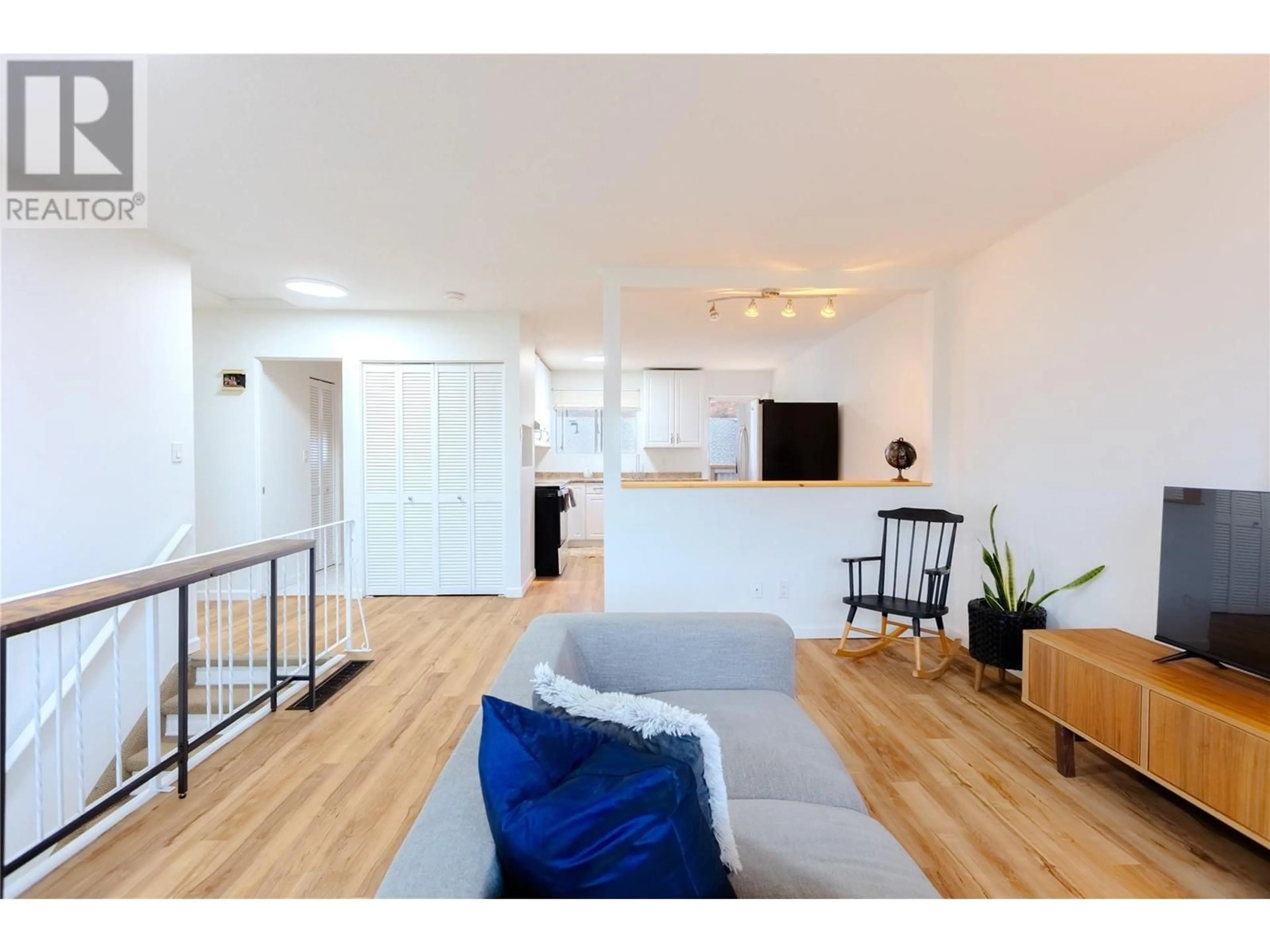 Living room with furniture, wood/laminate floor for 38 - 800 VALHALLA DRIVE, Kamloops British Columbia V2B1S8