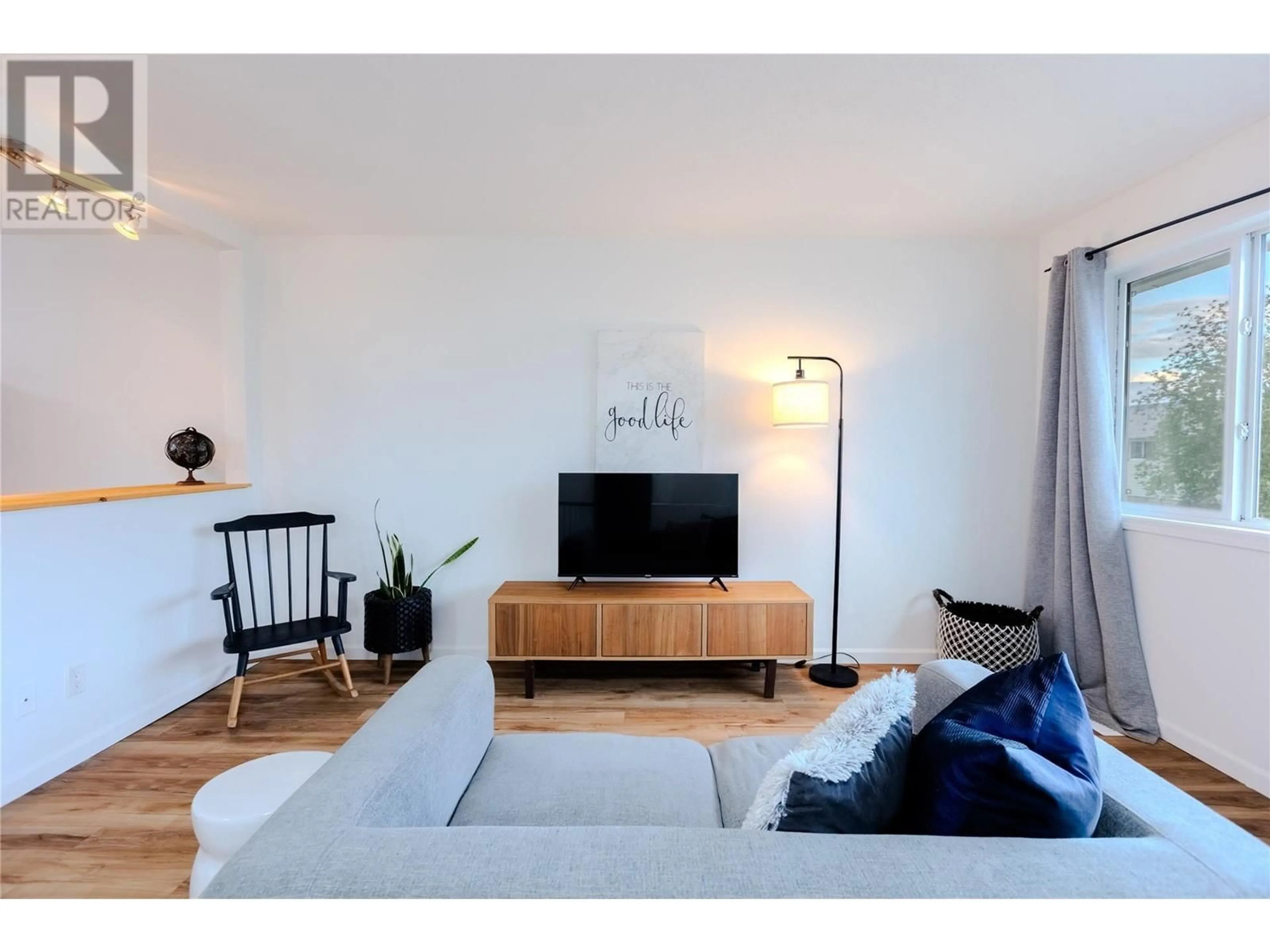 Living room with furniture, wood/laminate floor for 38 - 800 VALHALLA DRIVE, Kamloops British Columbia V2B1S8