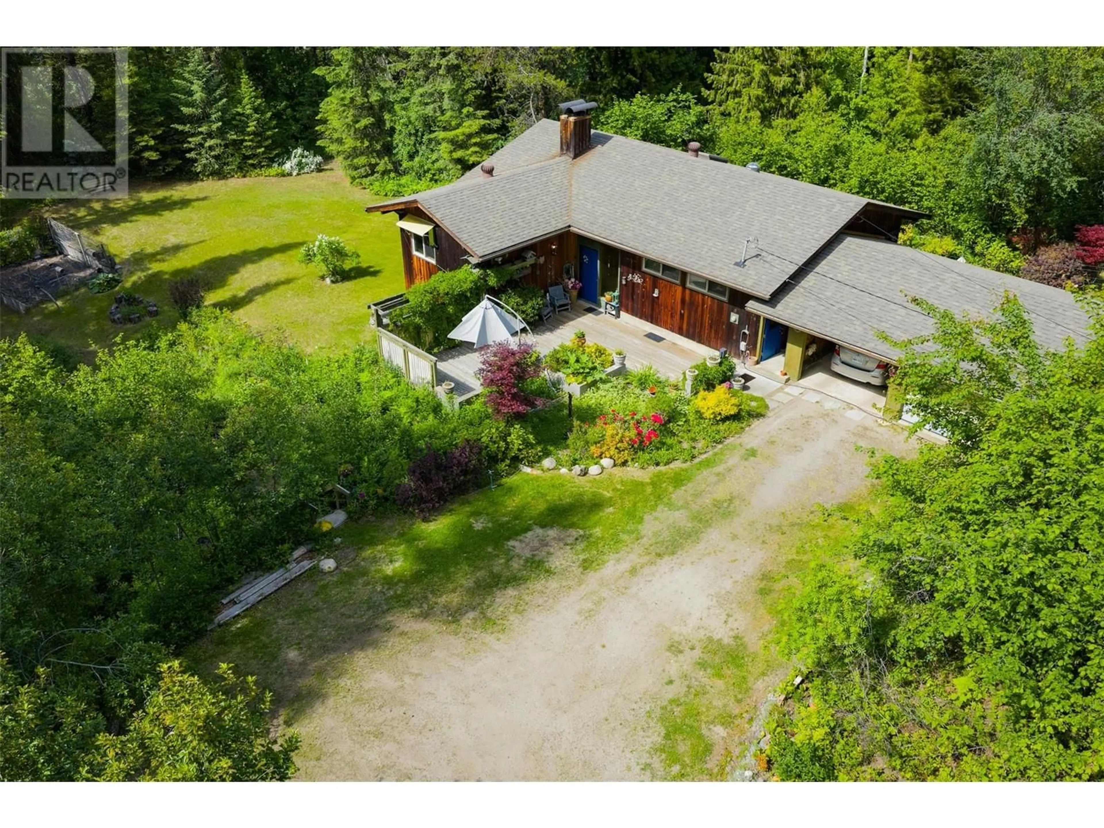 A pic from outside/outdoor area/front of a property/back of a property/a pic from drone, unknown for 2083 GREEN ROAD, Fruitvale British Columbia V0G1L1