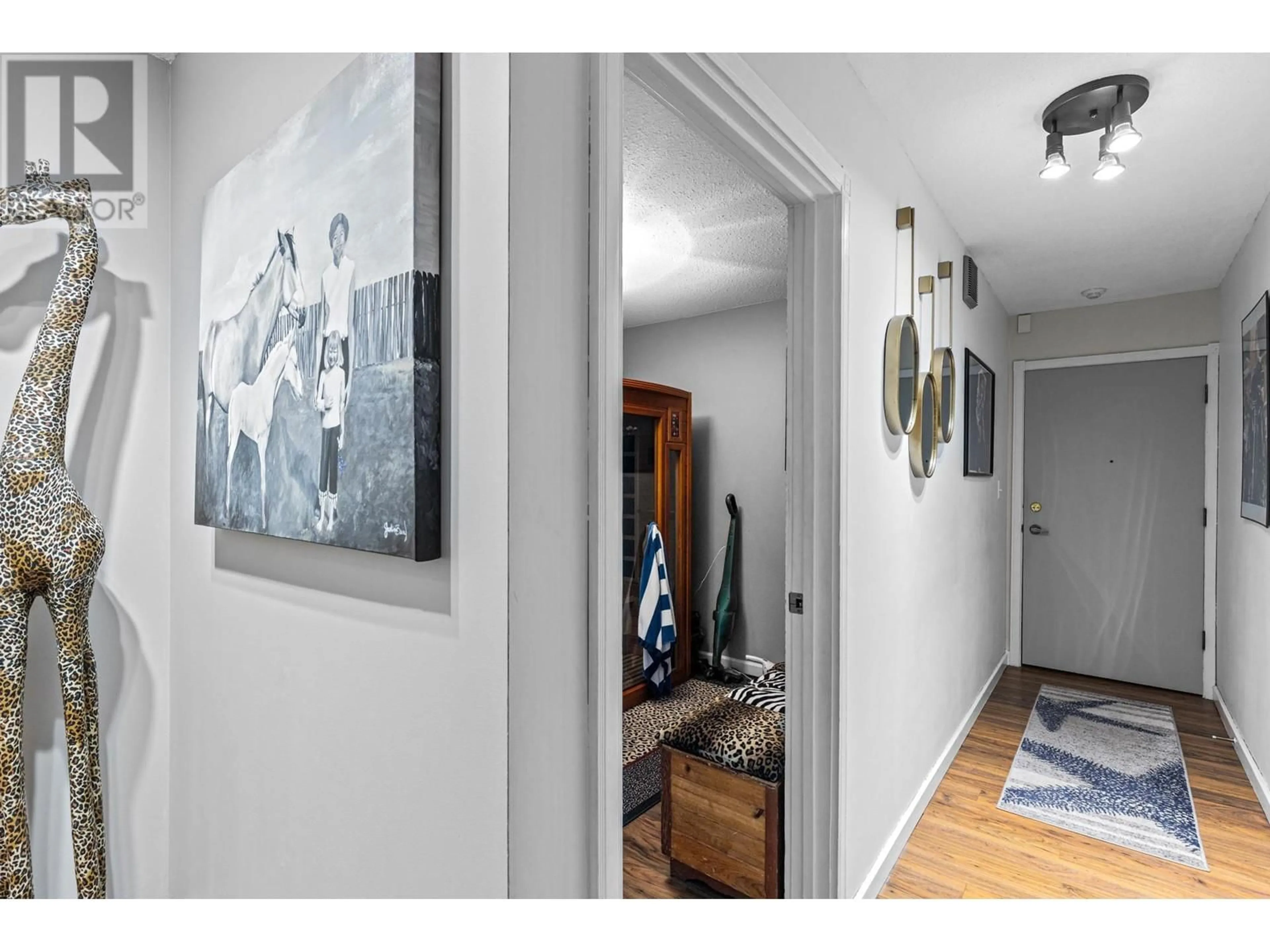 Indoor entryway for 218 - 1665 UFTON COURT, Kelowna British Columbia V1Y8G7