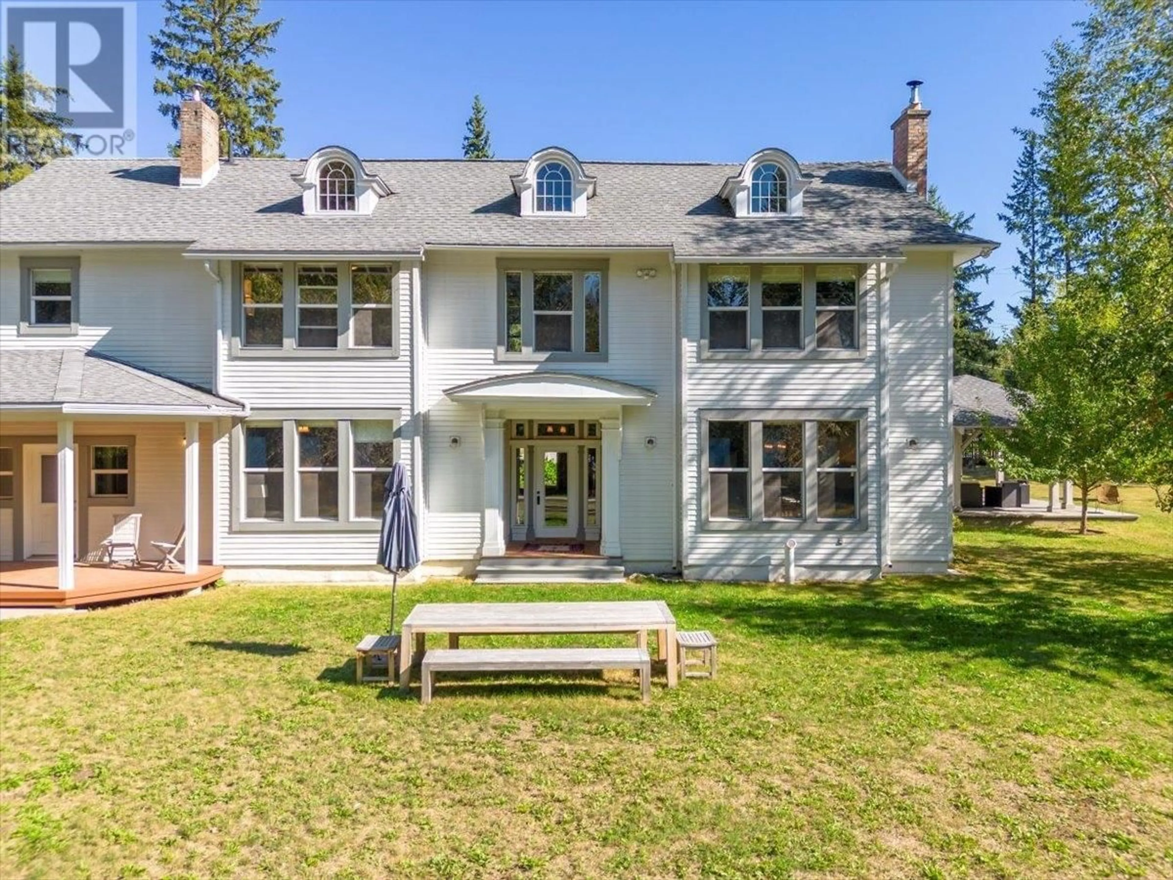 A pic from outside/outdoor area/front of a property/back of a property/a pic from drone, unknown for 9 PARK CRESCENT, Fernie British Columbia V0B1M0