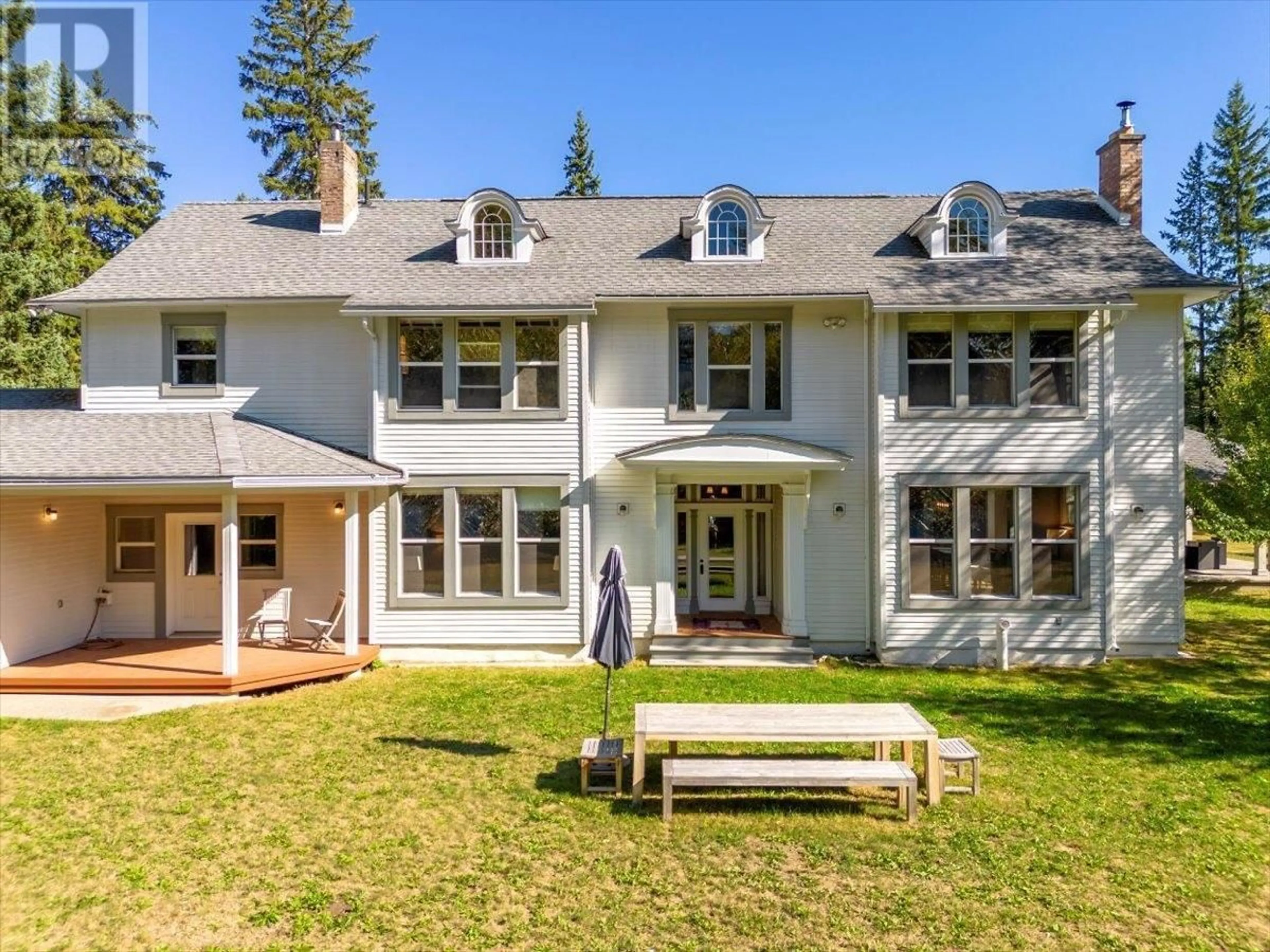 A pic from outside/outdoor area/front of a property/back of a property/a pic from drone, mountain view for 9 PARK CRESCENT, Fernie British Columbia V0B1M0