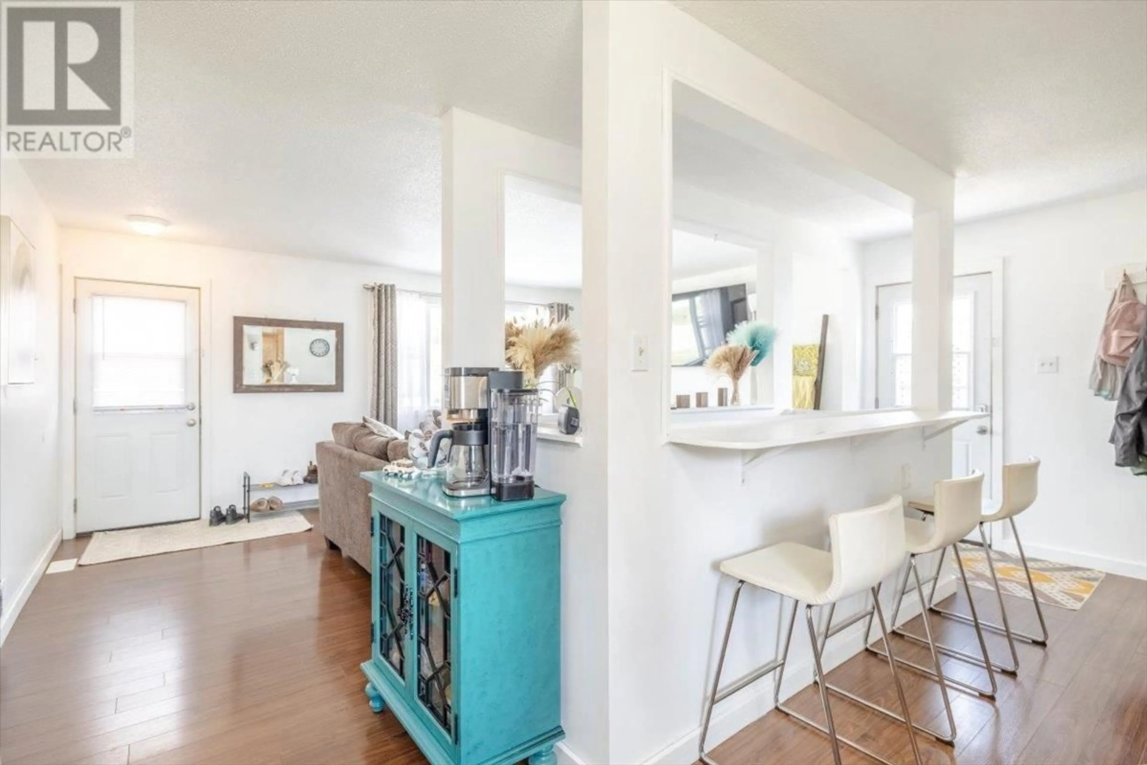 Open concept kitchen, unknown for 411 WHITE BIRCH CRESCENT, Sparwood British Columbia V0B2G0