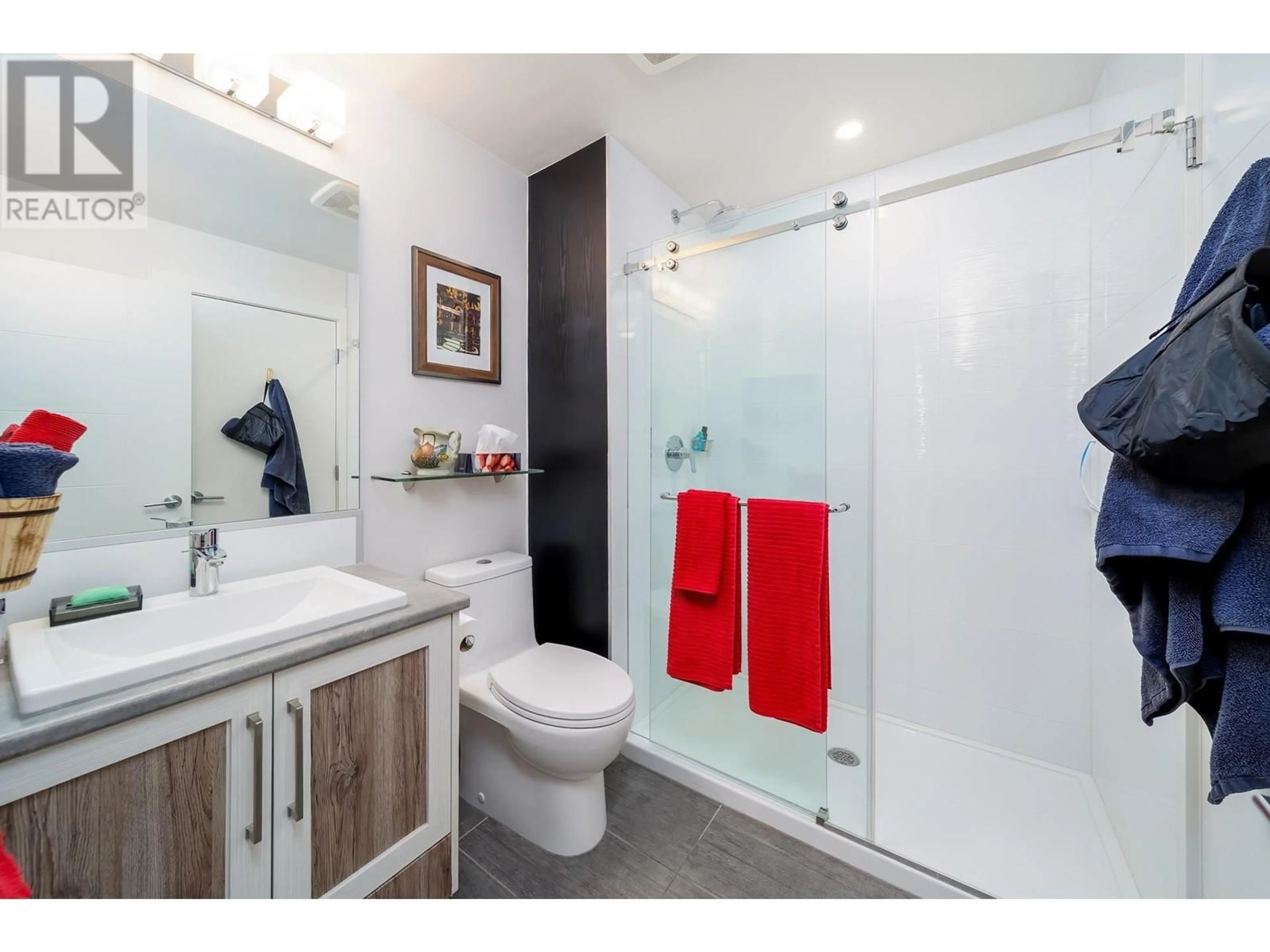 Contemporary bathroom, ceramic/tile floor for 226 - 4380 LAKESHORE ROAD, Kelowna British Columbia V1W5N3