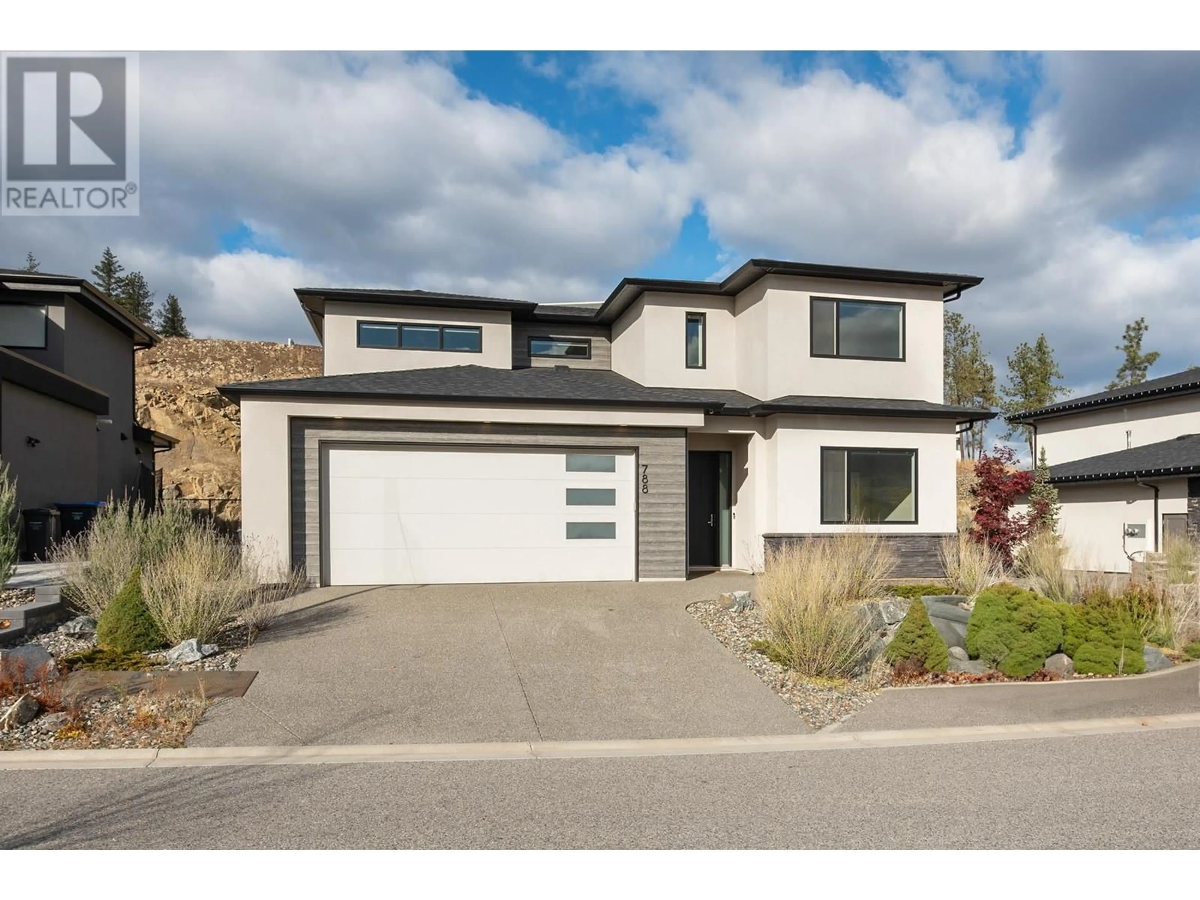 Home with vinyl exterior material, street for 788 ACADIA STREET, Kelowna British Columbia V1V0A8