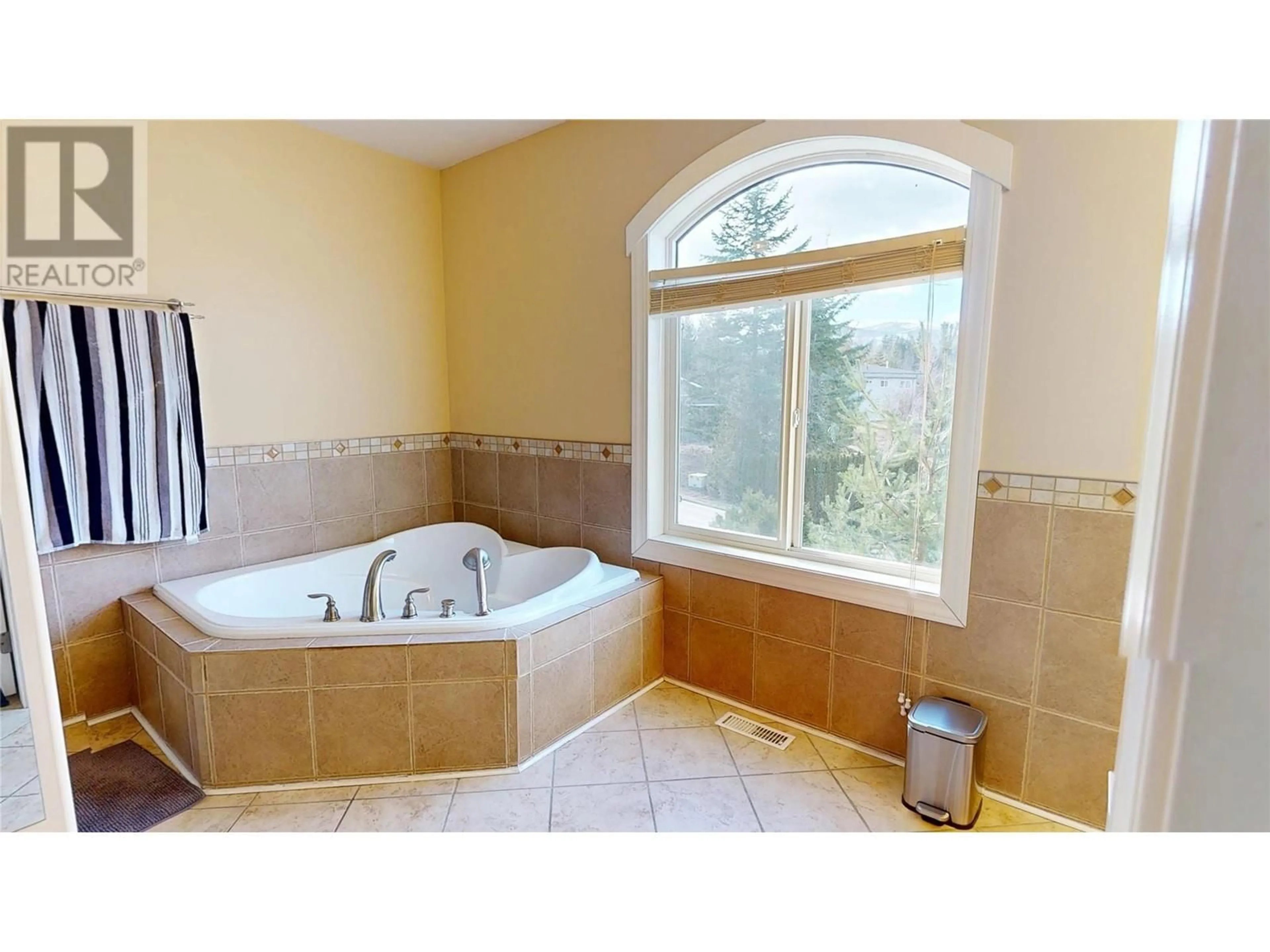 Contemporary bathroom, ceramic/tile floor for 2874 HILLTOP ROAD, Blind Bay British Columbia V0E1H1