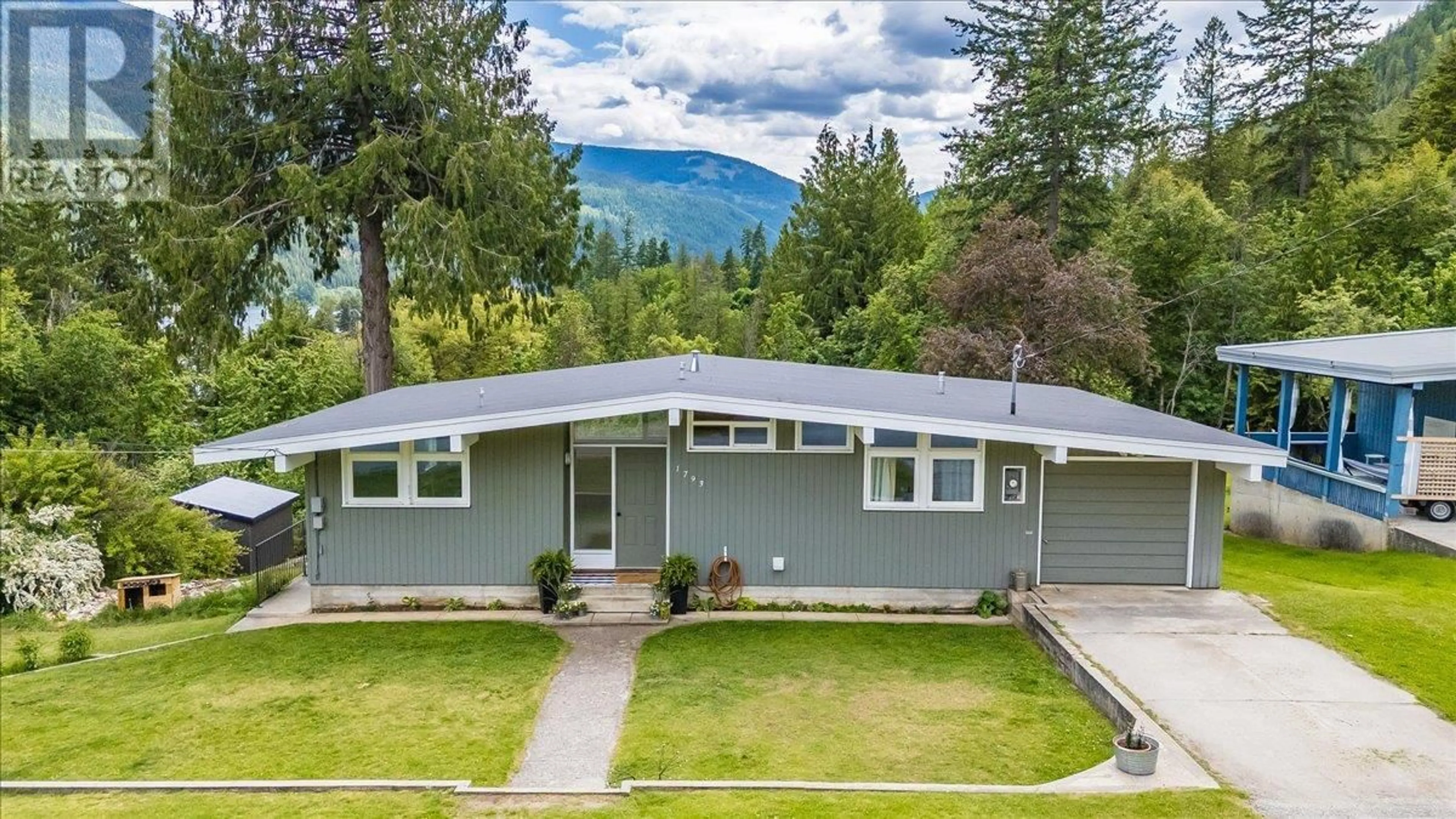 Home with vinyl exterior material, mountain view for 1793 RIDGEWOOD ROAD, Nelson British Columbia V1L6J9