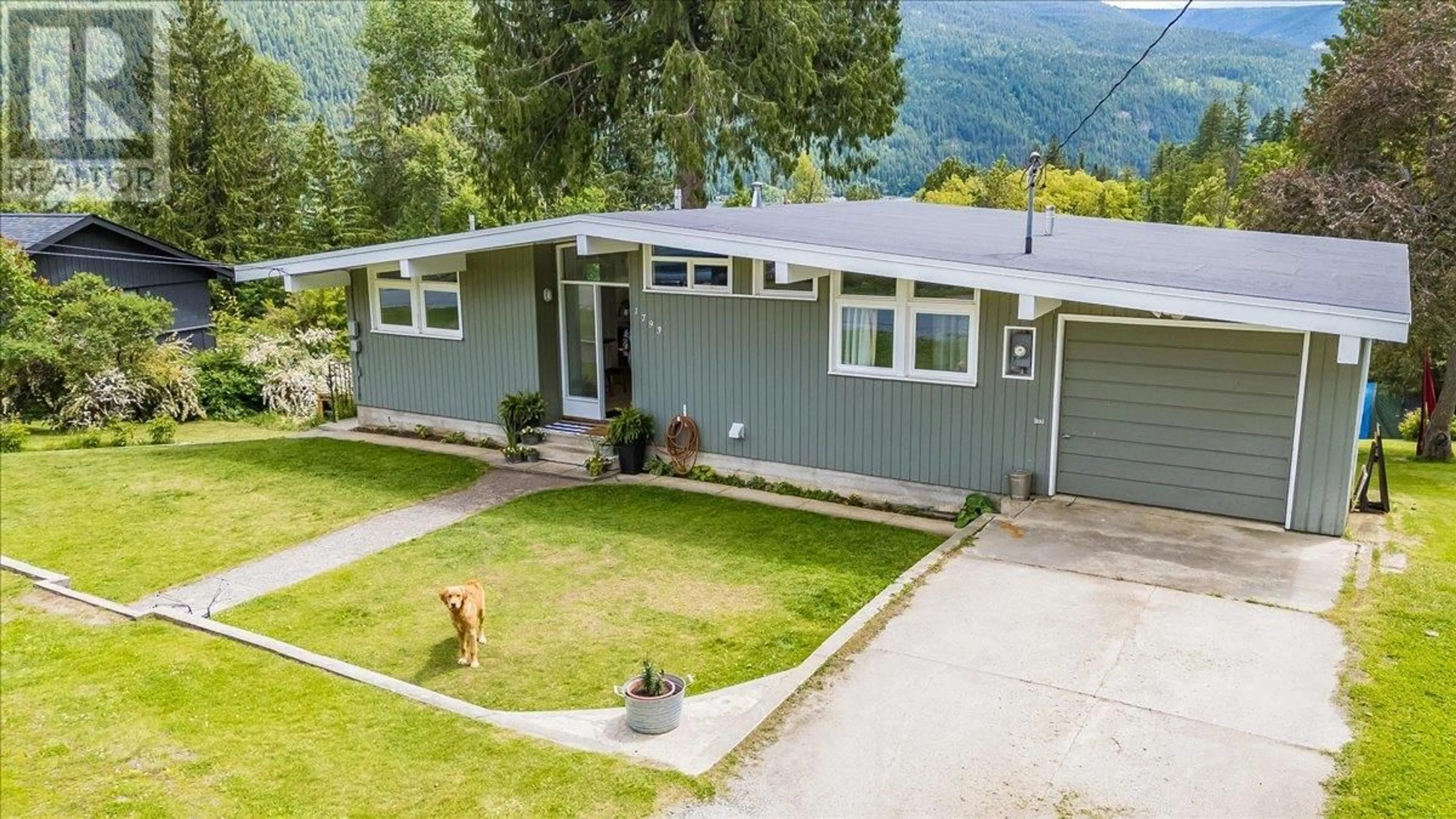 A pic from outside/outdoor area/front of a property/back of a property/a pic from drone, mountain view for 1793 RIDGEWOOD ROAD, Nelson British Columbia V1L6J9