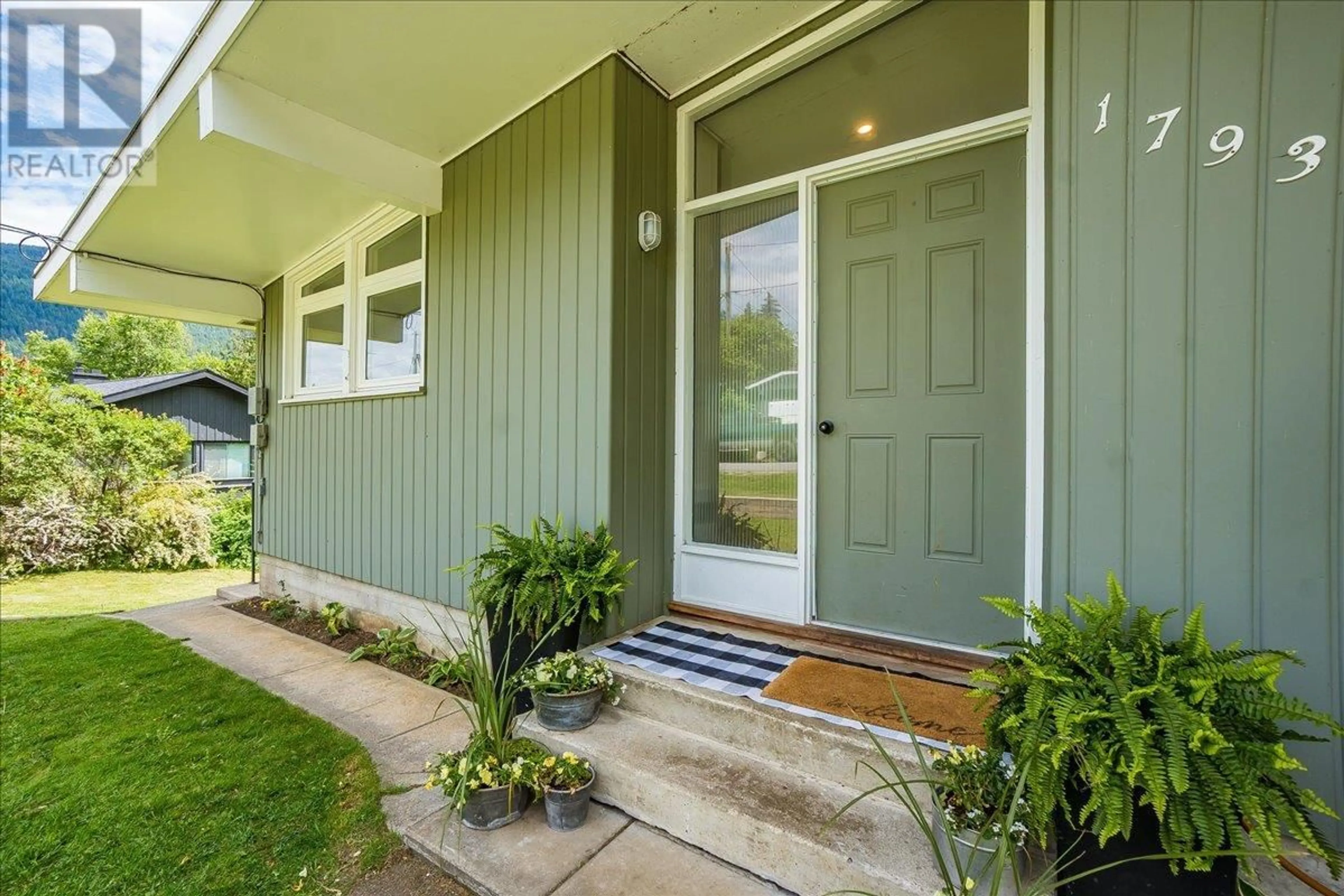 Indoor entryway for 1793 RIDGEWOOD ROAD, Nelson British Columbia V1L6J9