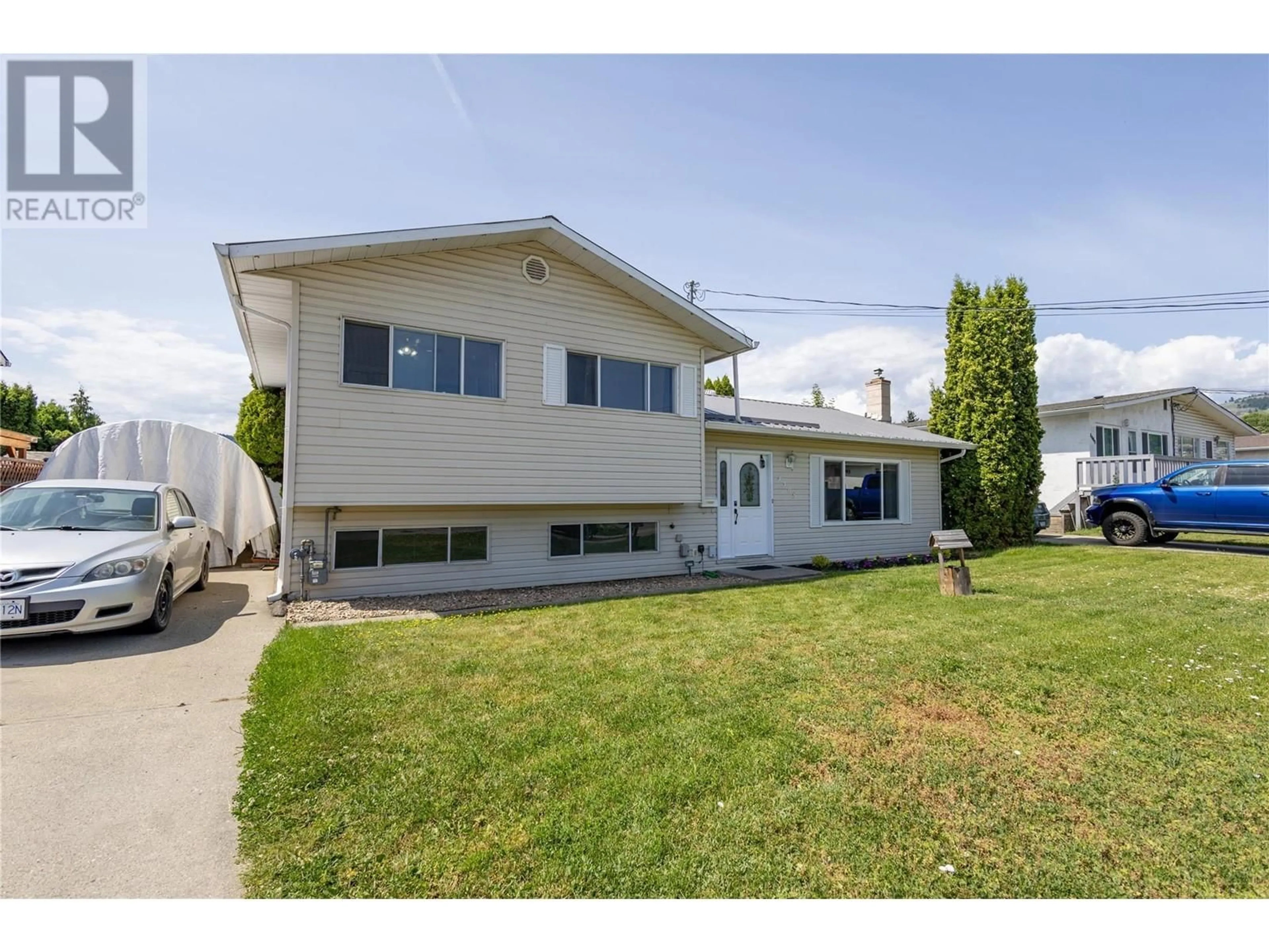 Home with vinyl exterior material, street for 4308 15 AVENUE, Vernon British Columbia V1T6X9