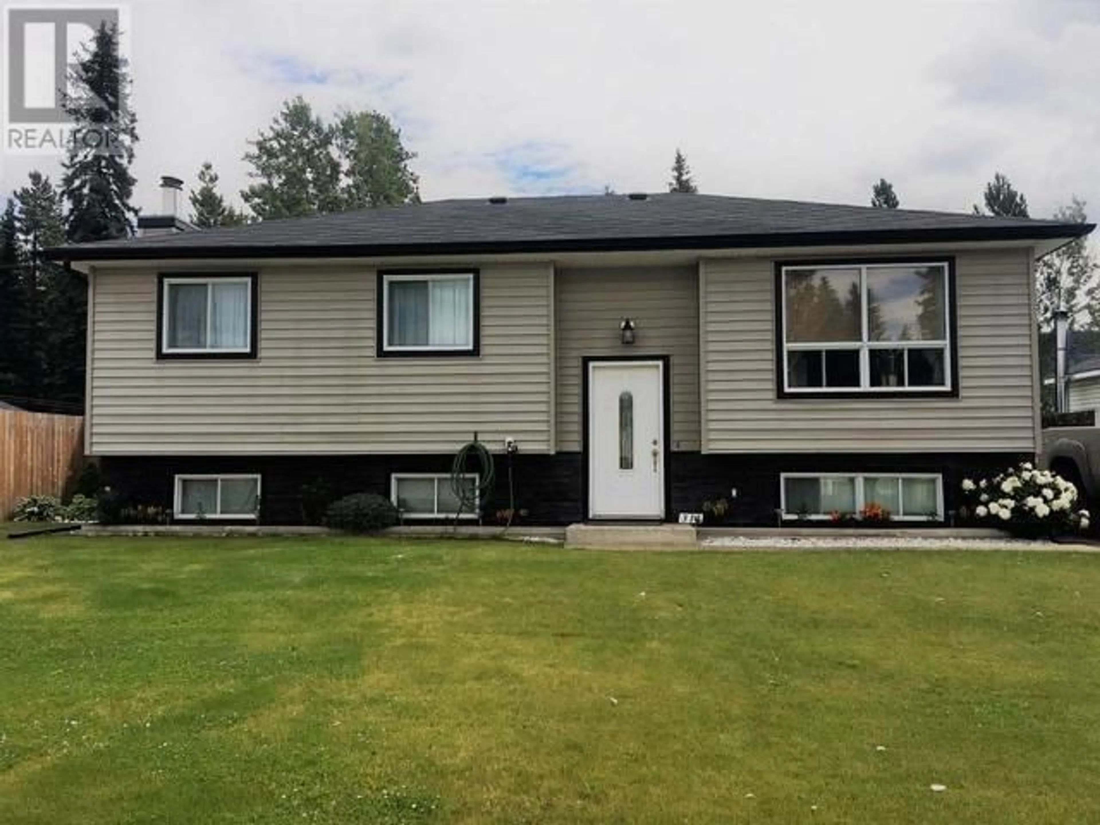 Home with vinyl exterior material, street for 311 COTTONWOOD AVENUE, Tumbler Ridge British Columbia V0C2W0