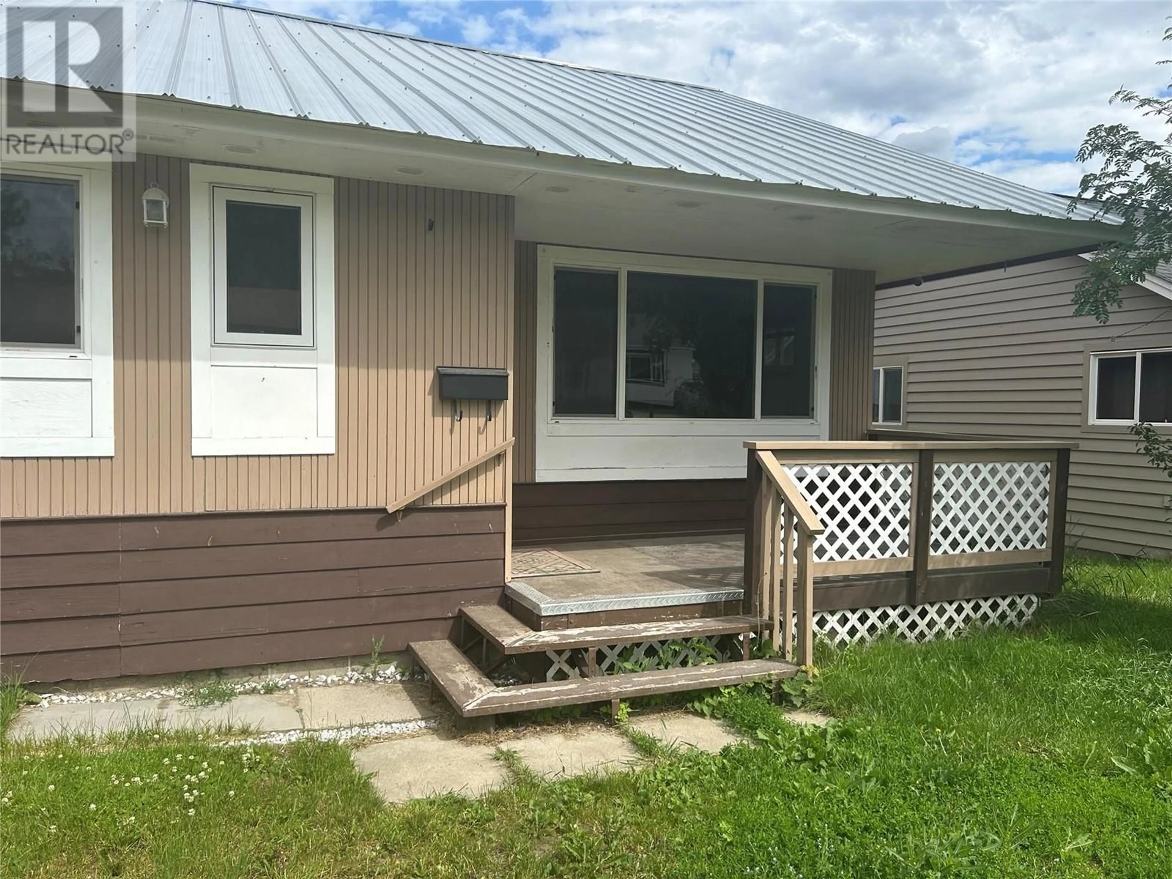 Home with vinyl exterior material, street for 2930 MORAY STREET, Armstrong British Columbia V4Y0G7