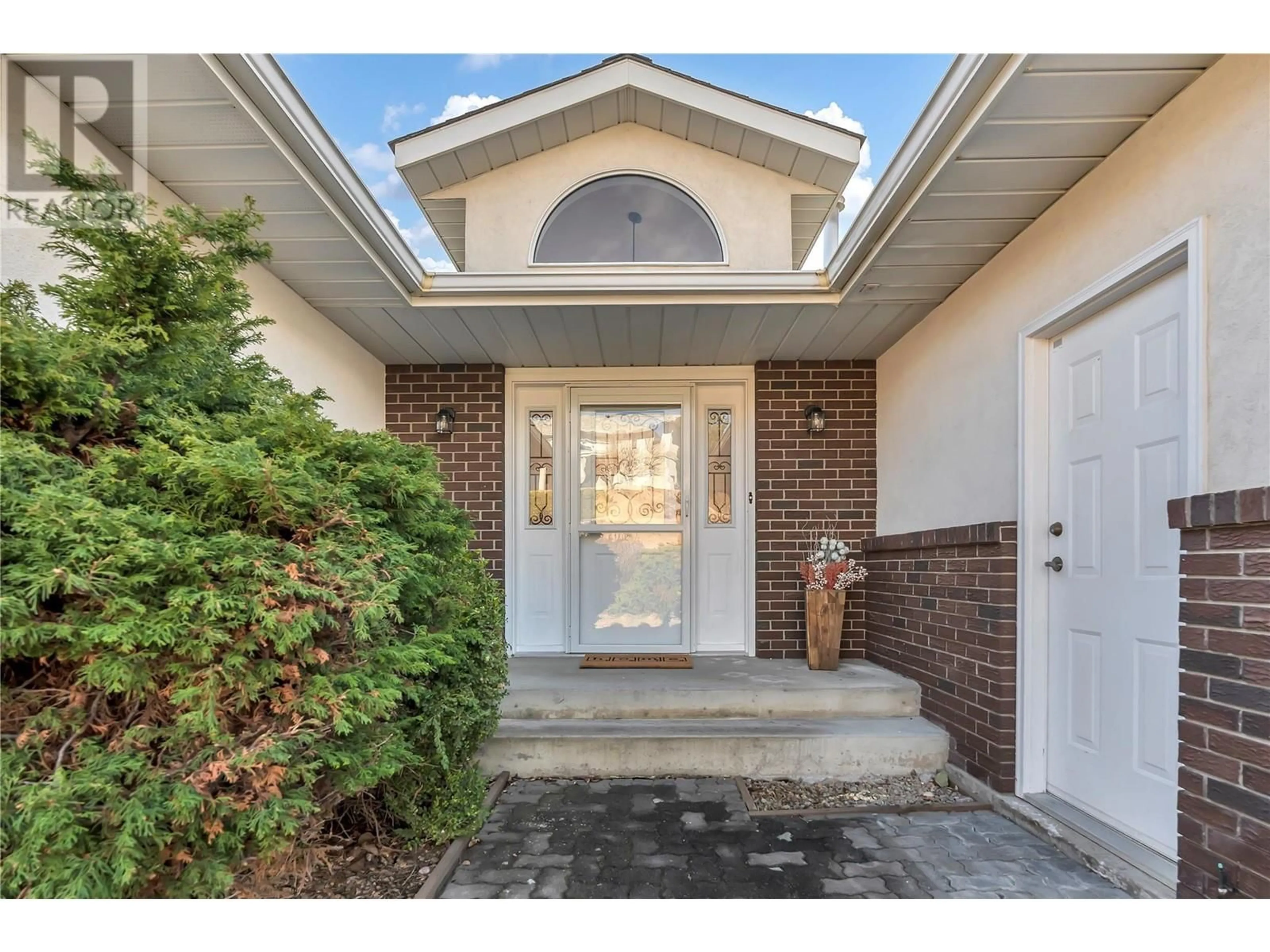 Indoor entryway for 5728 CLARK STREET, Summerland British Columbia V0H1Z4