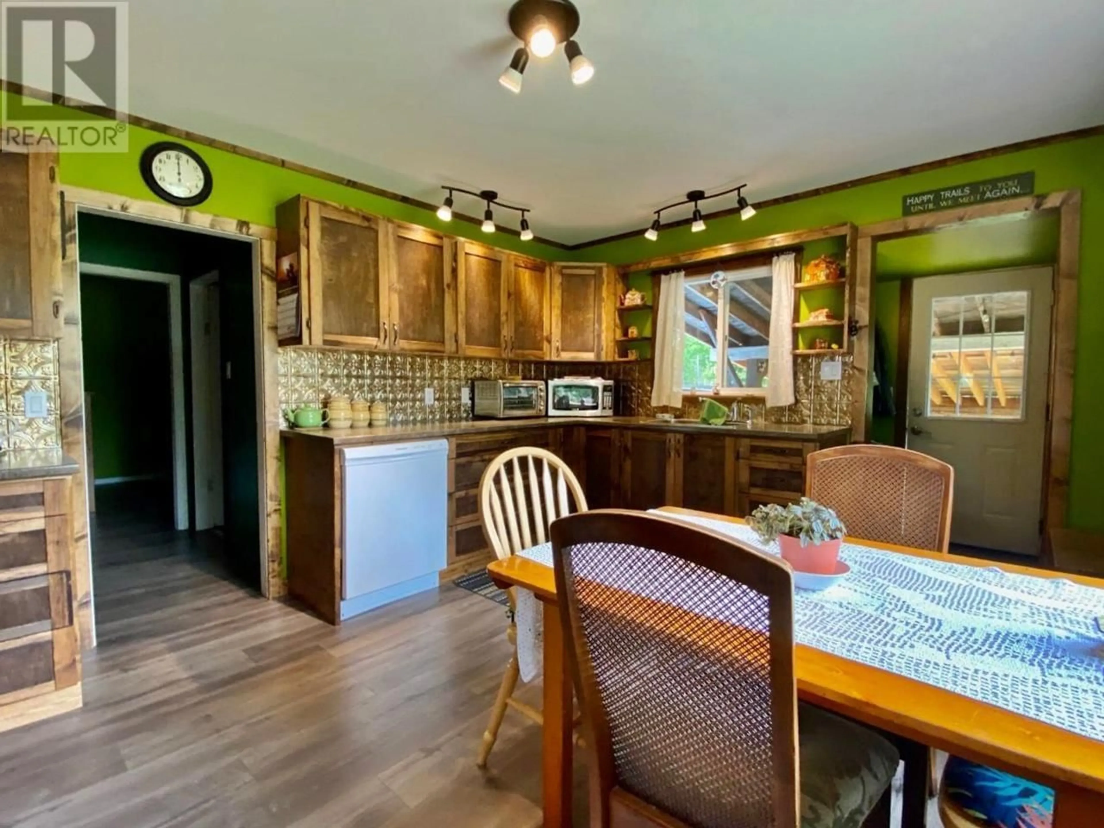 Open concept kitchen, unknown for 435 WEBBER ROAD, Clearwater British Columbia V0E1N0