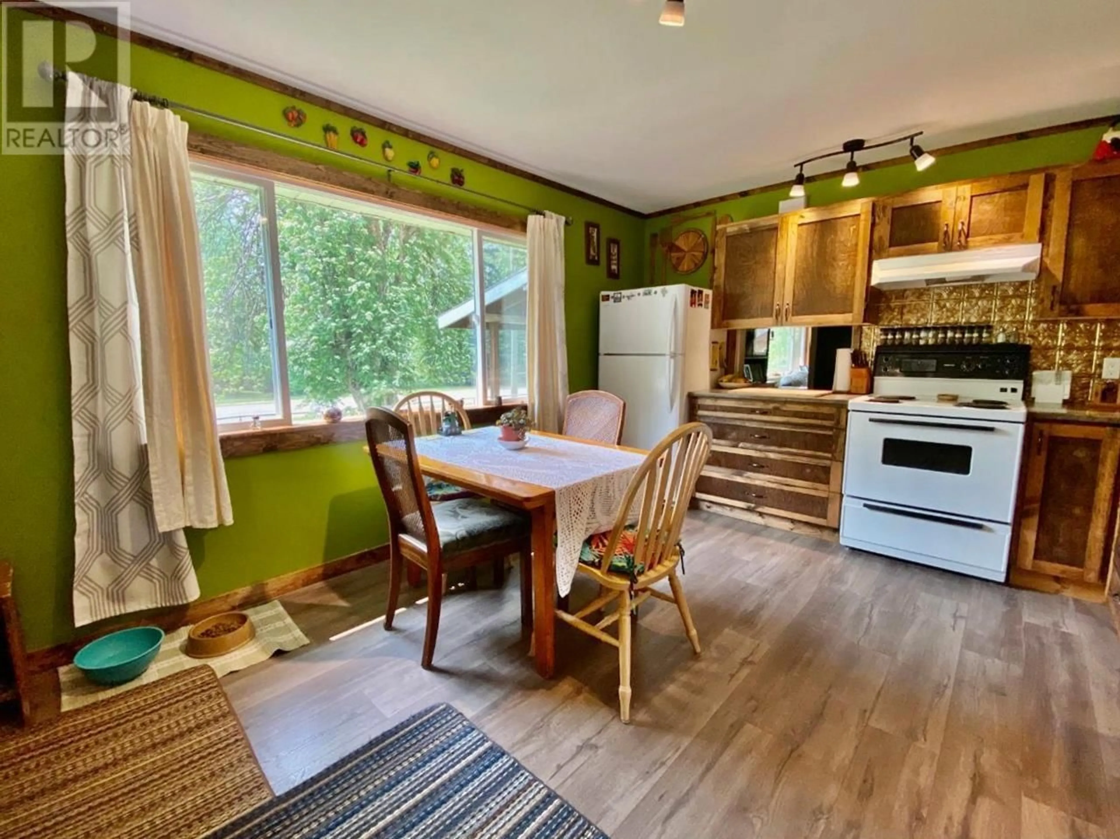 Open concept kitchen, wood/laminate floor for 435 WEBBER ROAD, Clearwater British Columbia V0E1N0
