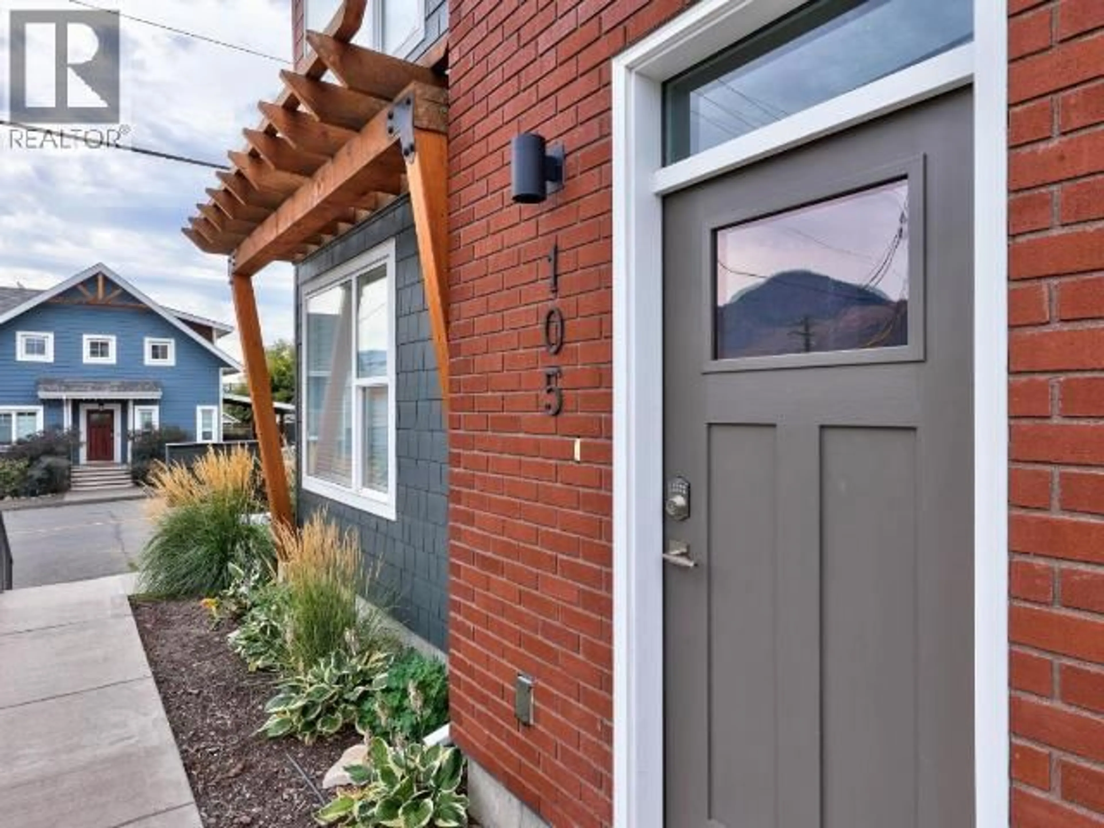 Home with brick exterior material, street for 105 - 370 9TH AVENUE, Kamloops British Columbia V2C0H9