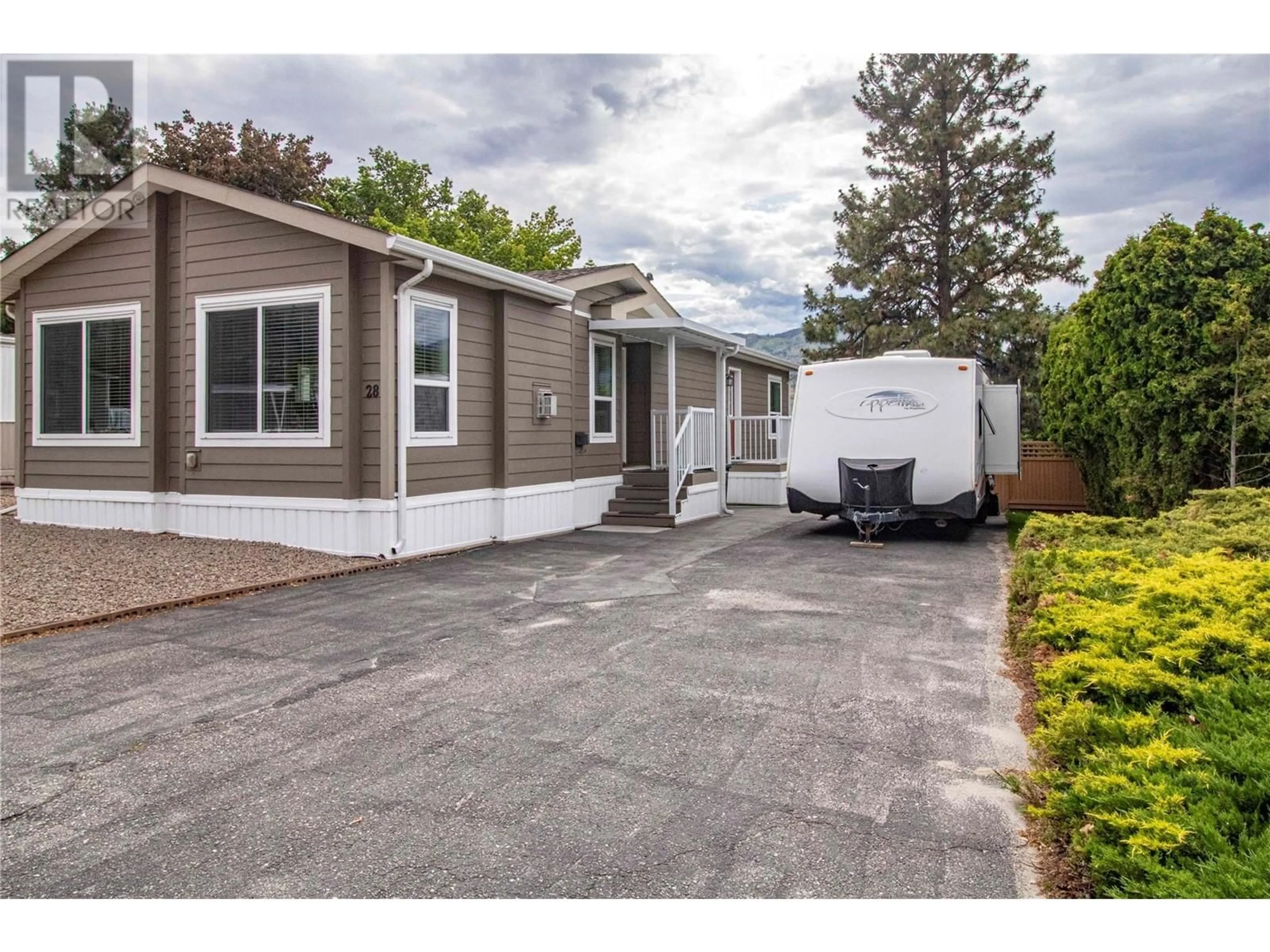 Home with vinyl exterior material, street for 28 - 98 OKANAGAN AVENUE EAST, Penticton British Columbia V2A3J5