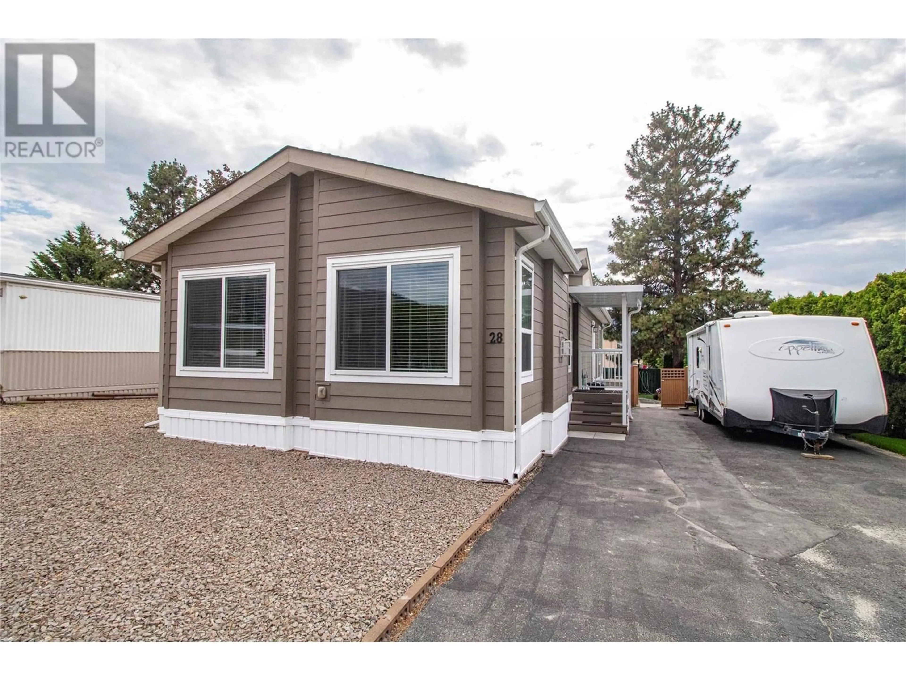Home with vinyl exterior material, street for 28 - 98 OKANAGAN AVENUE EAST, Penticton British Columbia V2A3J5