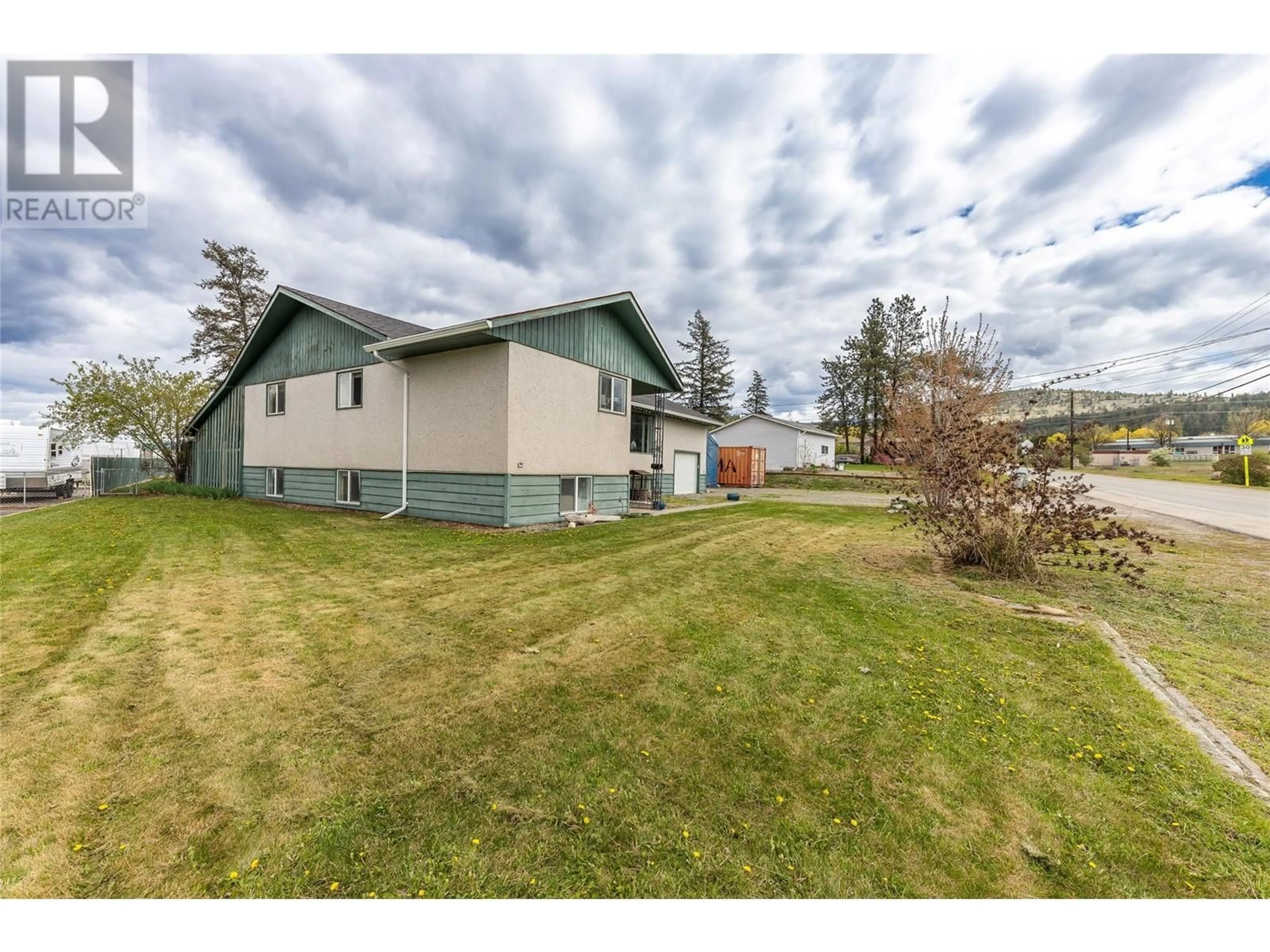 A pic from outside/outdoor area/front of a property/back of a property/a pic from drone, unknown for 450 STATION ROAD, Kamloops British Columbia V2H0B5